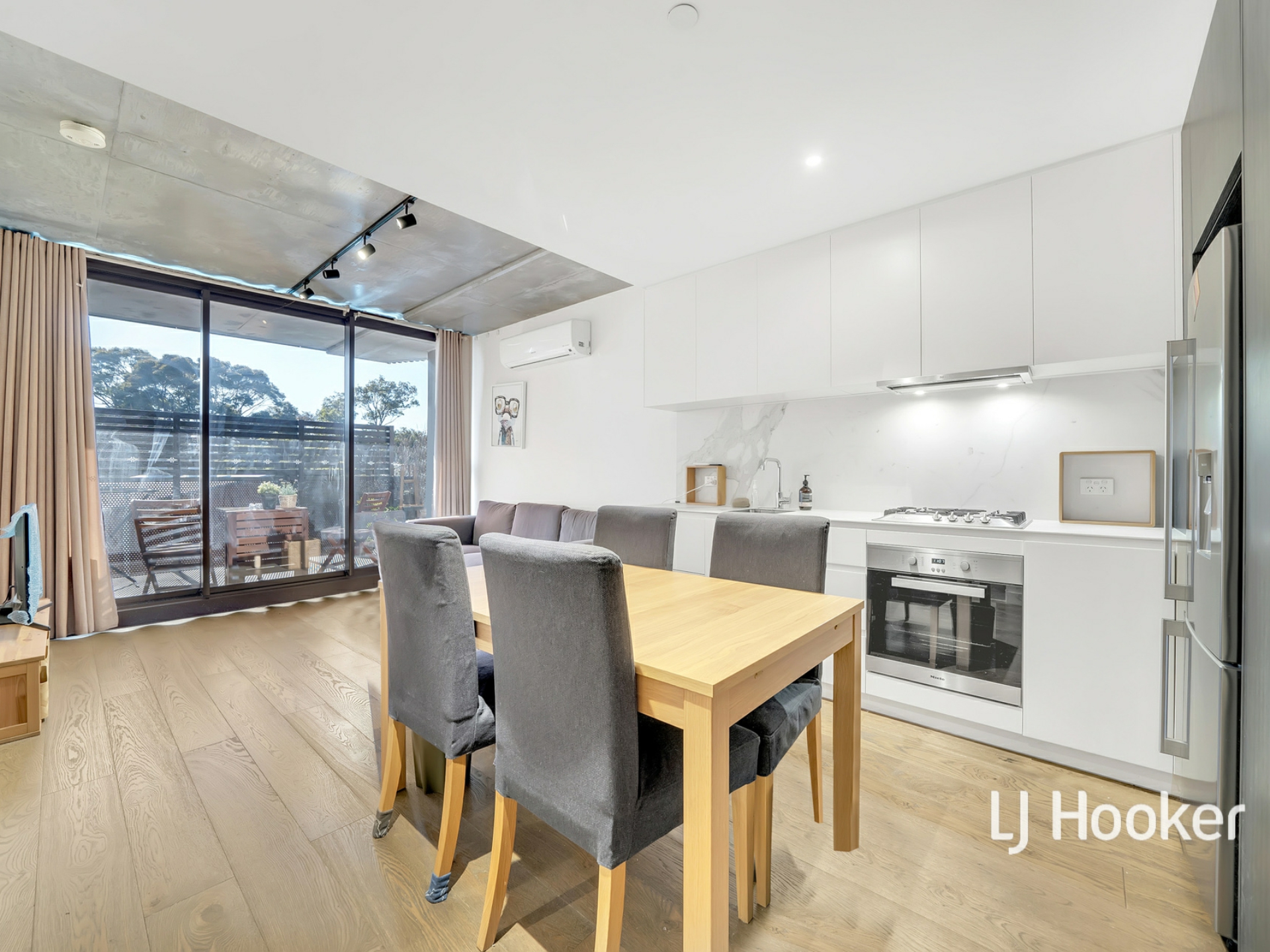 210/88 Carlisle Street, ST KILDA