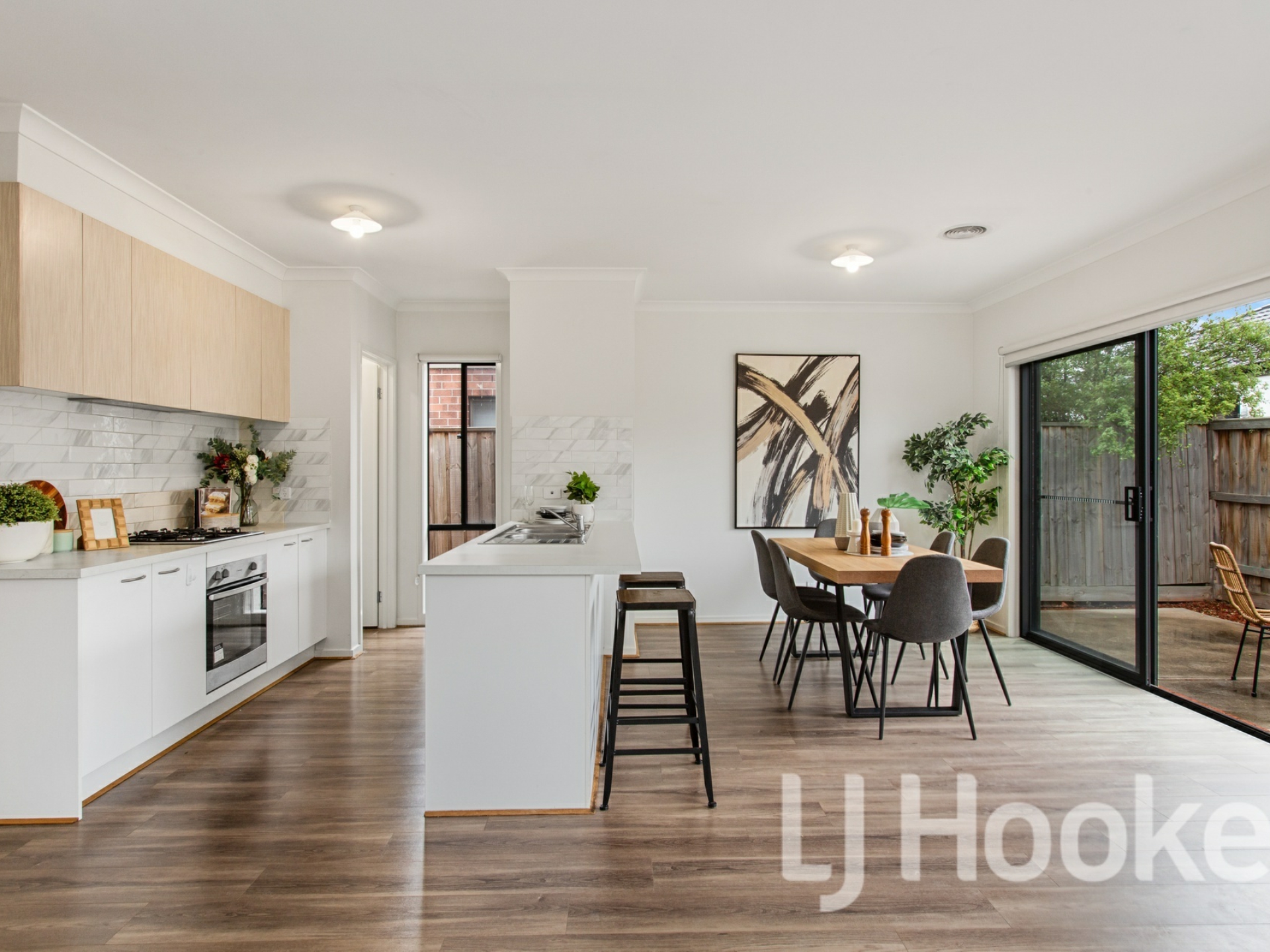 12 Tuncurry Road, Point Cook