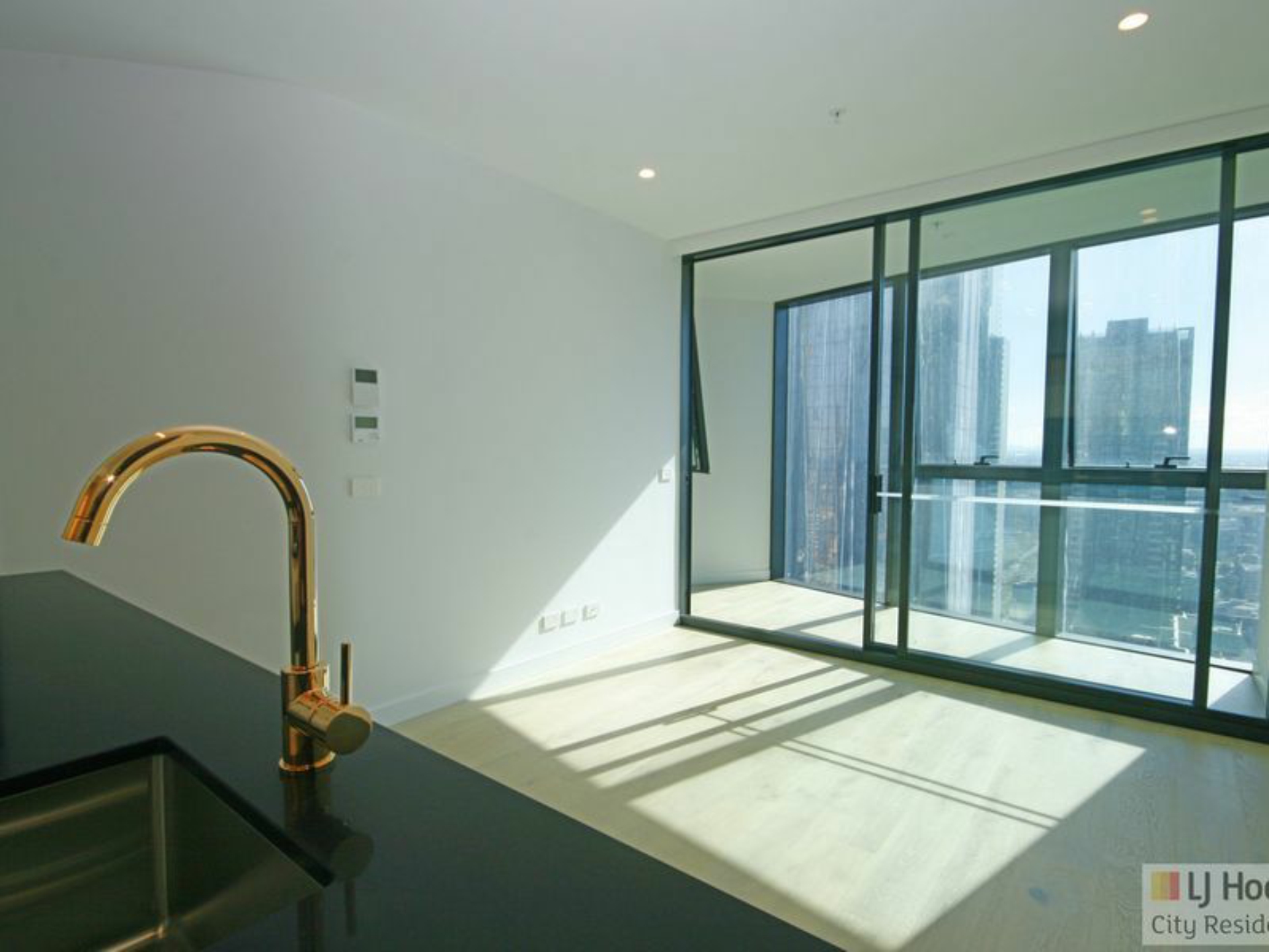 4106/228 La Trobe Street, MELBOURNE