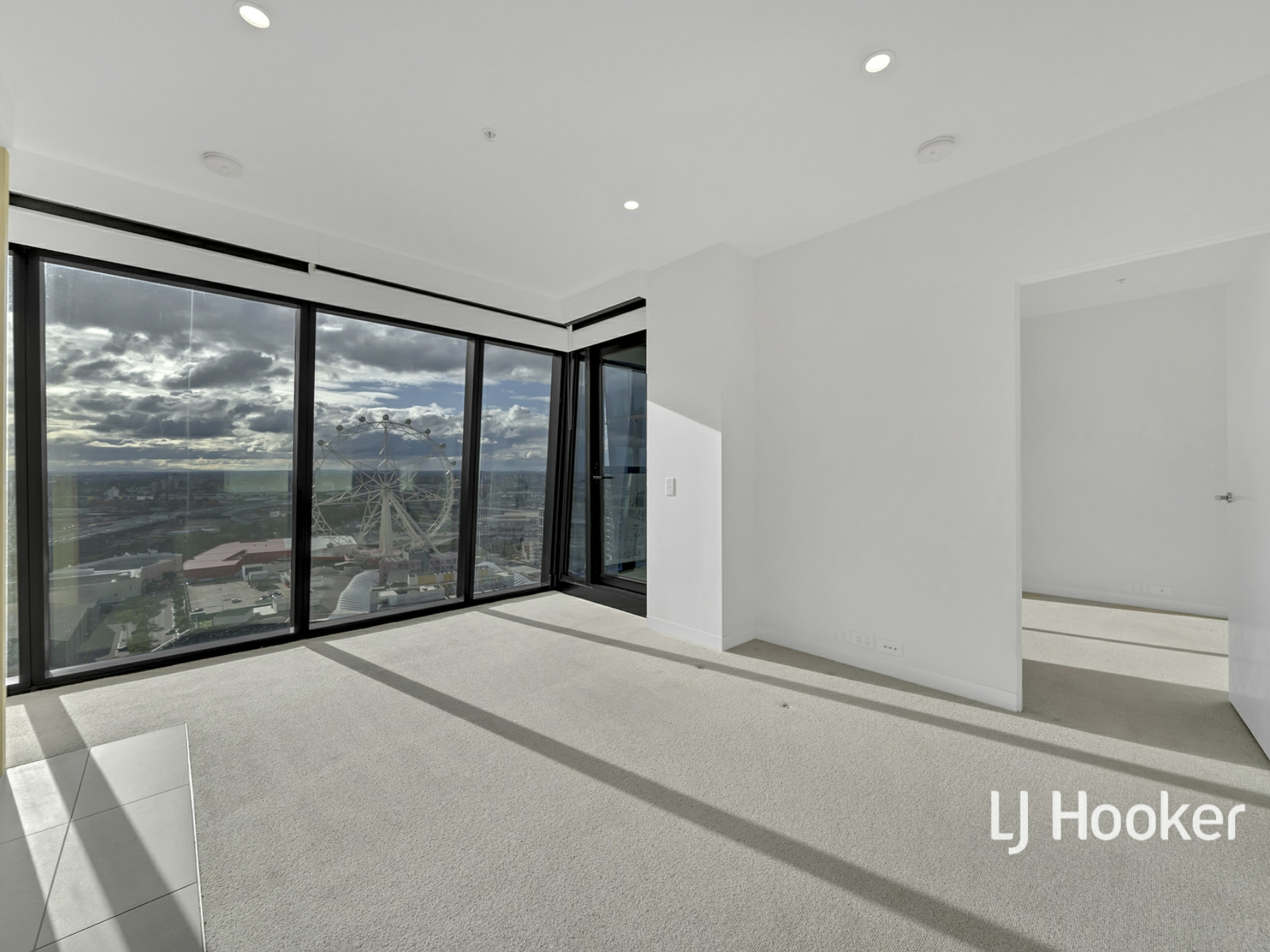 2405/8 Pearl River Road, DOCKLANDS