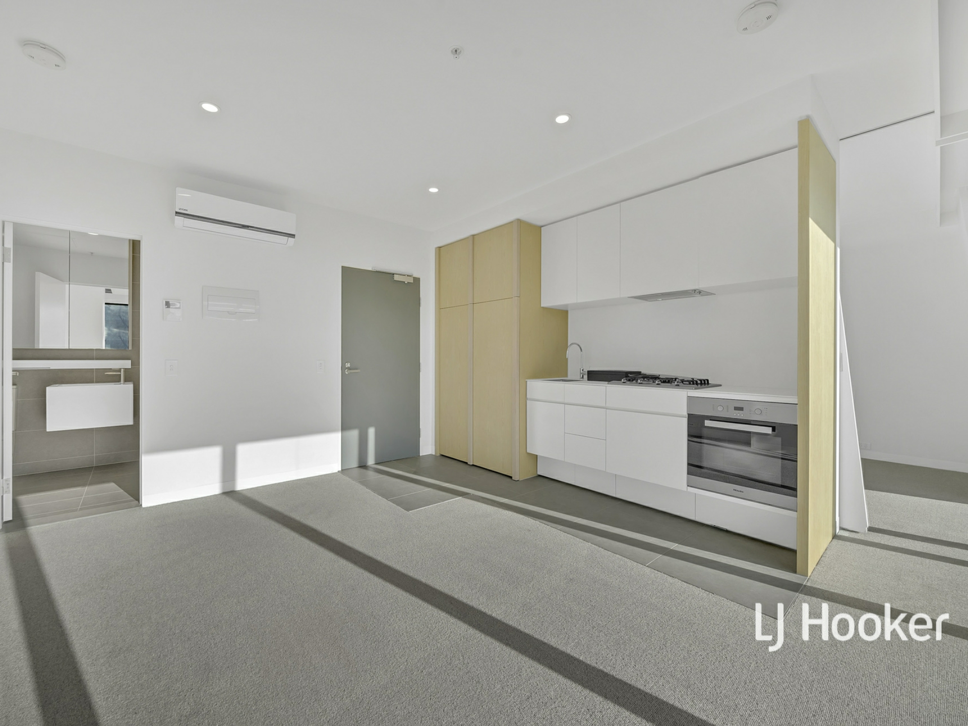 2405/8 Pearl River Road, DOCKLANDS