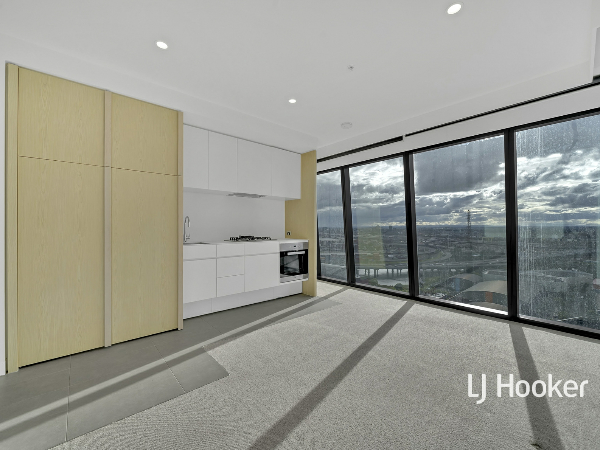 2405/8 Pearl River Road, DOCKLANDS