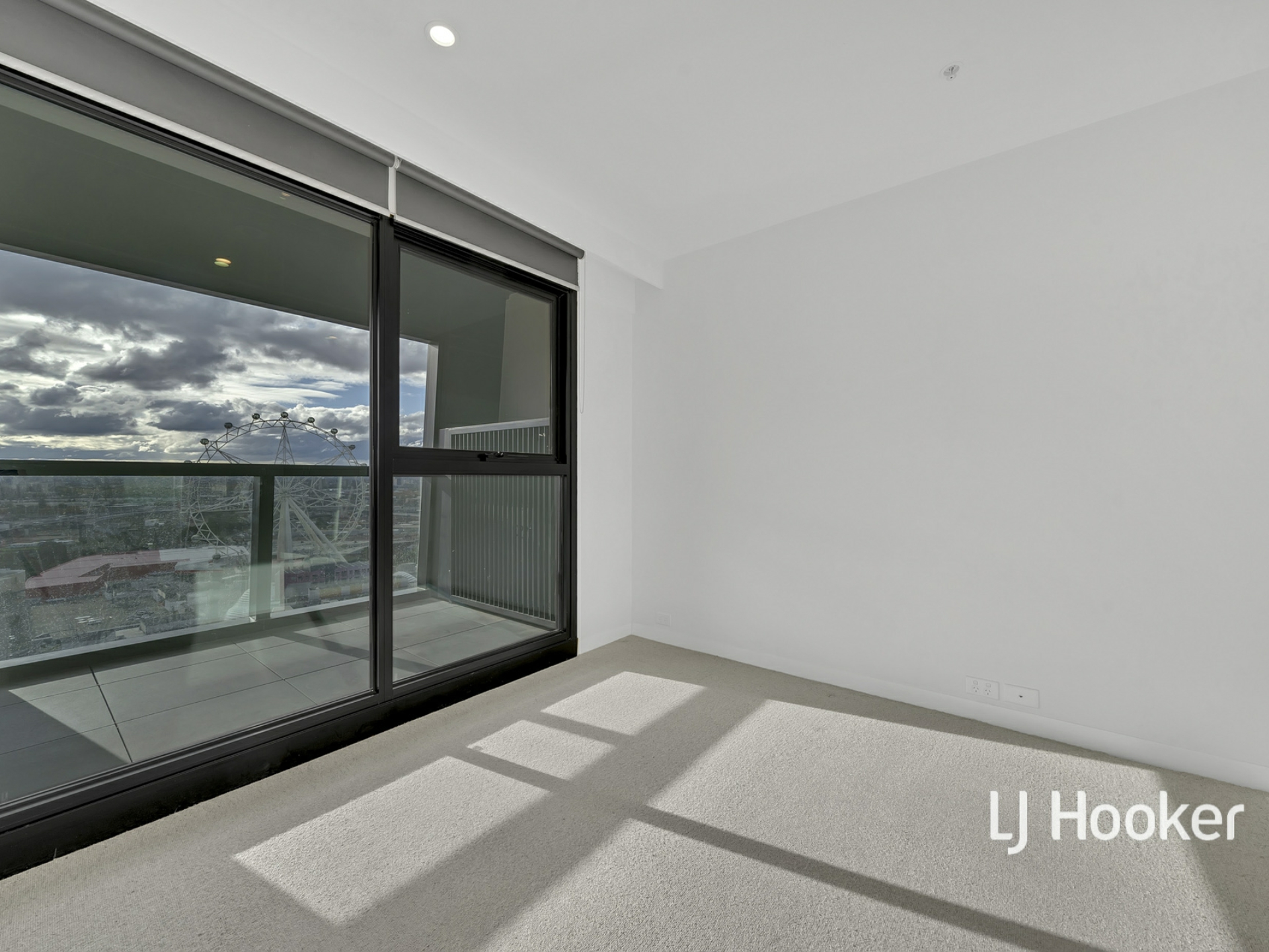 2405/8 Pearl River Road, DOCKLANDS