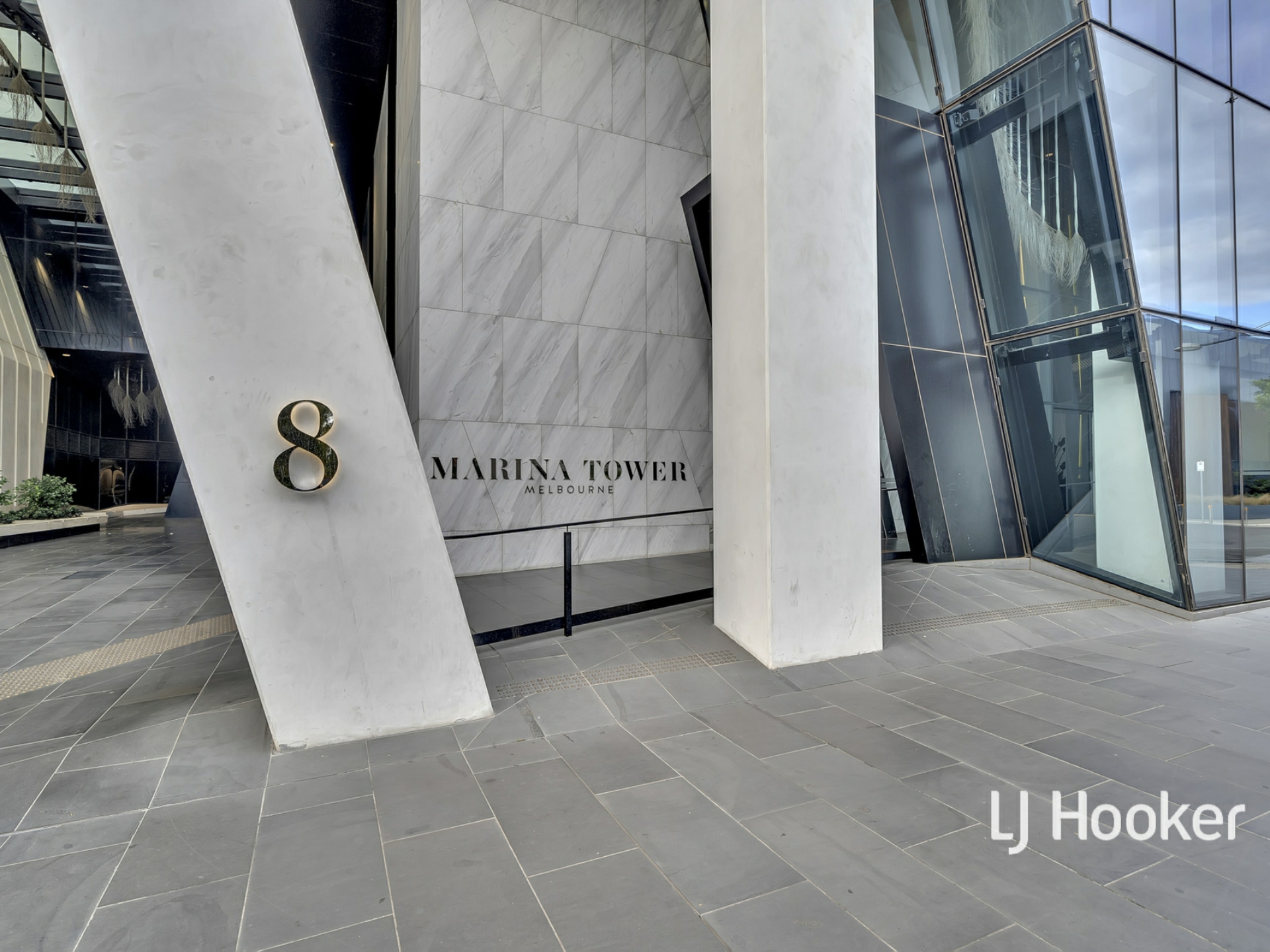 2405/8 Pearl River Road, DOCKLANDS