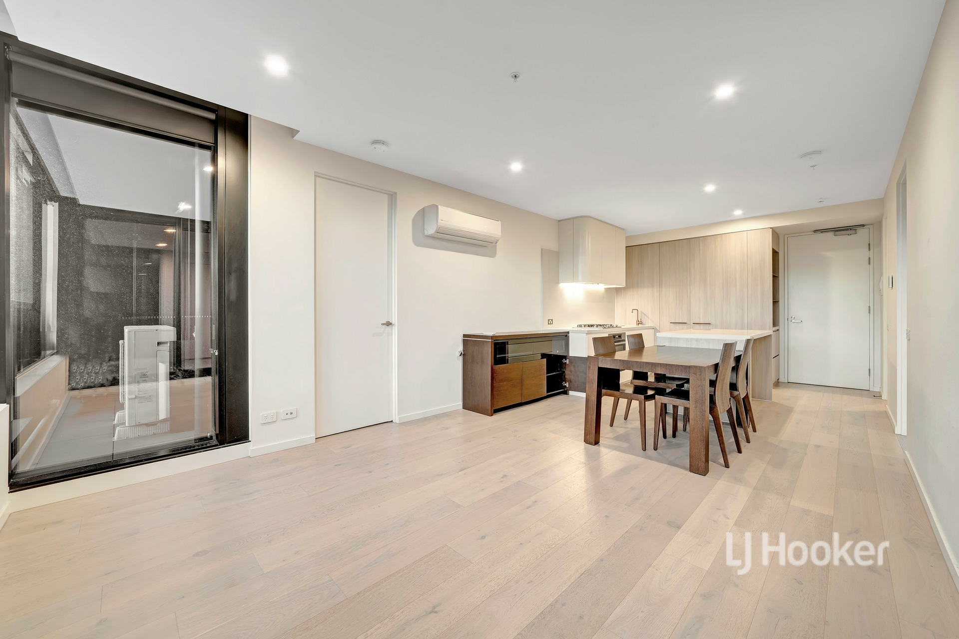 302/2 Snedden Drive, GLEN WAVERLEY