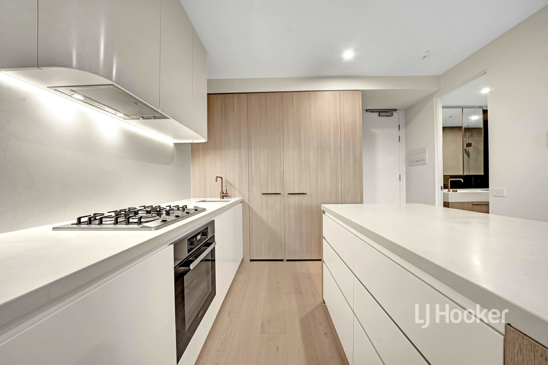 302/2 Snedden Drive, GLEN WAVERLEY