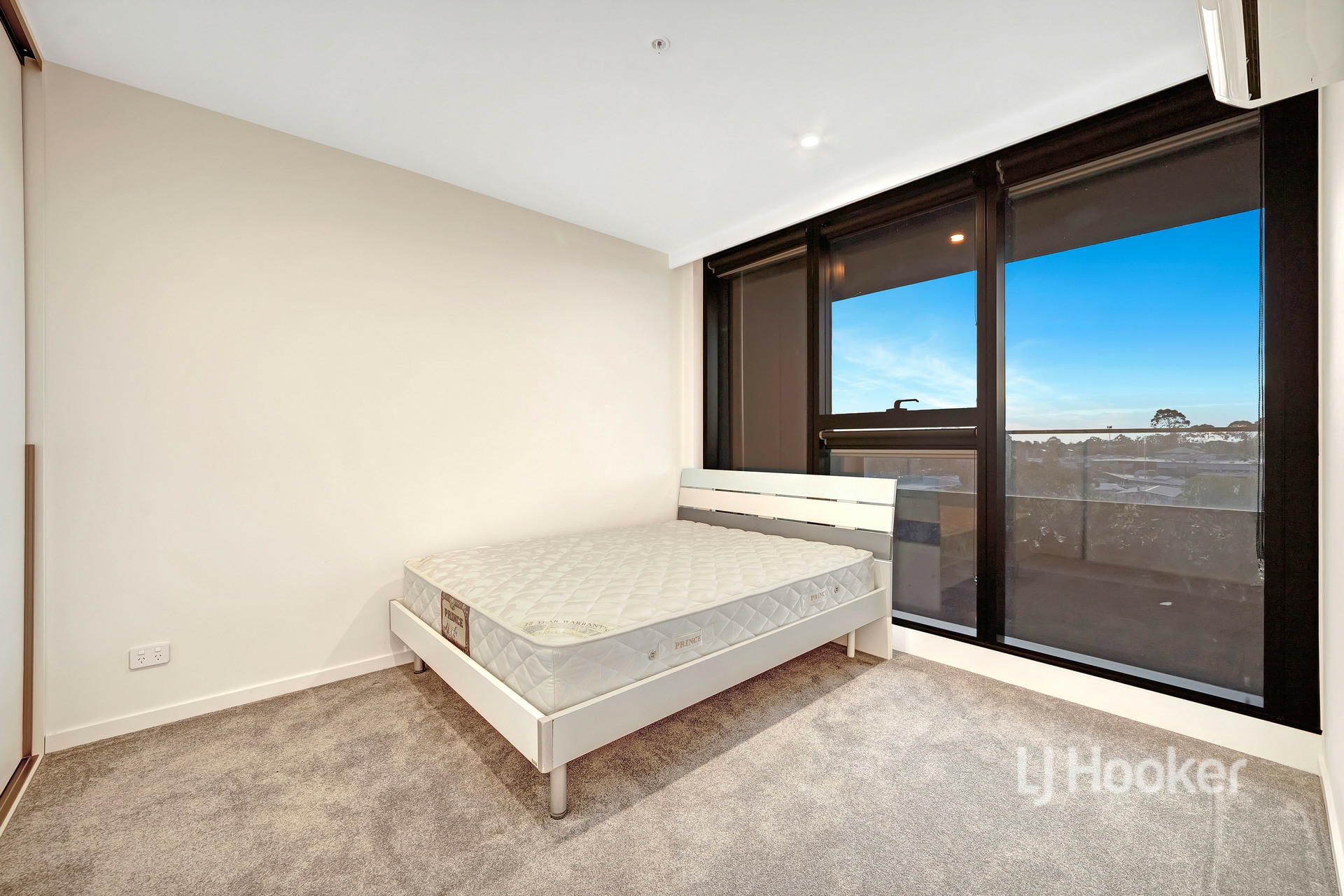 302/2 Snedden Drive, GLEN WAVERLEY