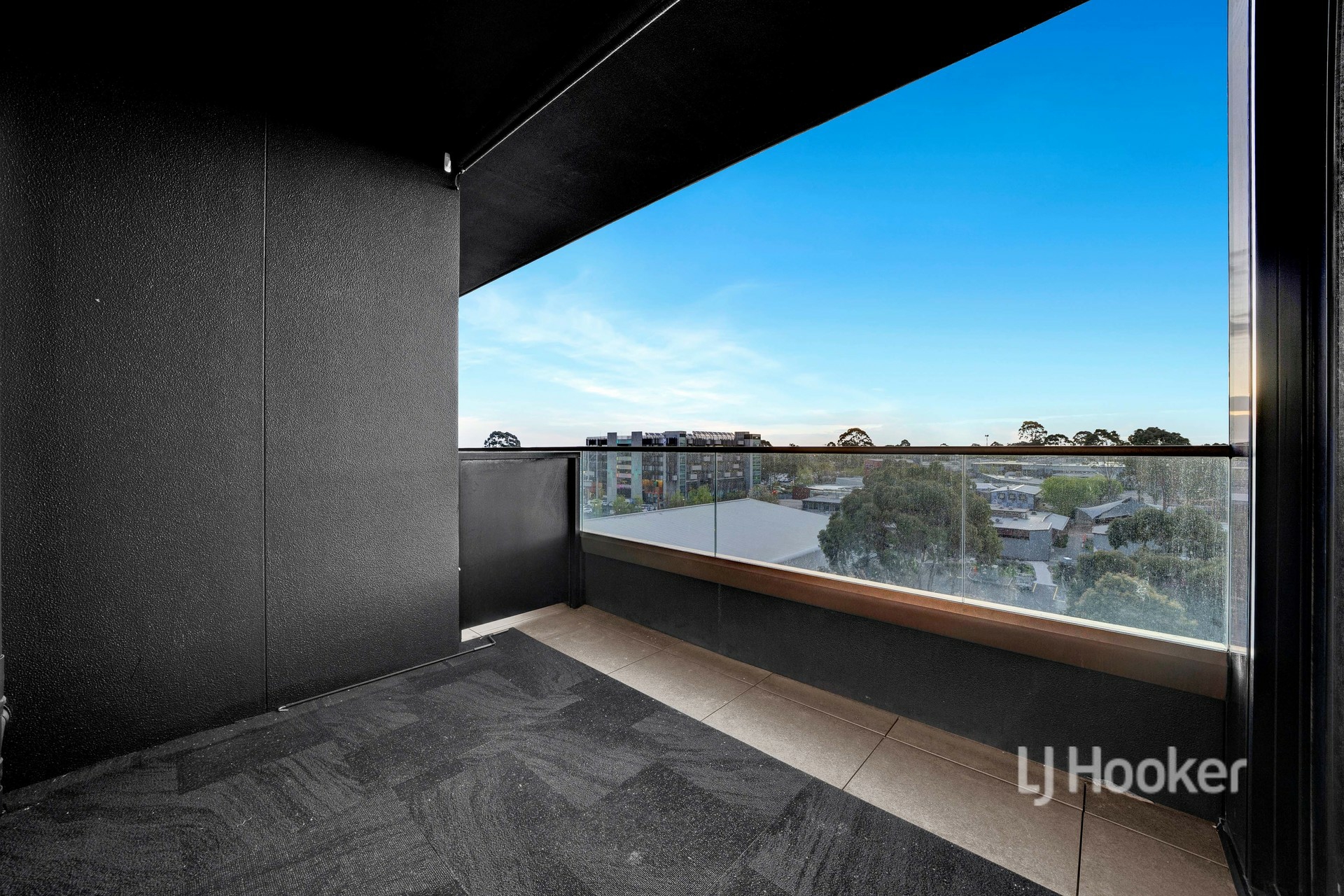 302/2 Snedden Drive, GLEN WAVERLEY