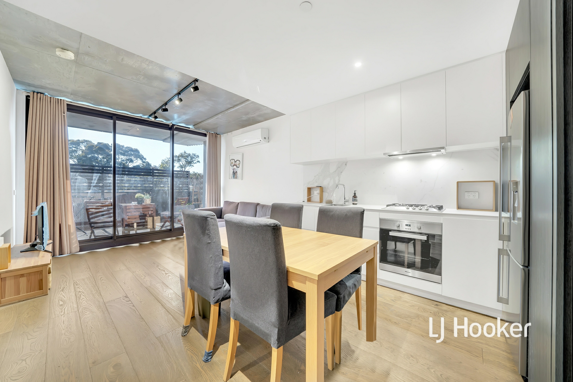 210/88 Carlisle Street, ST KILDA
