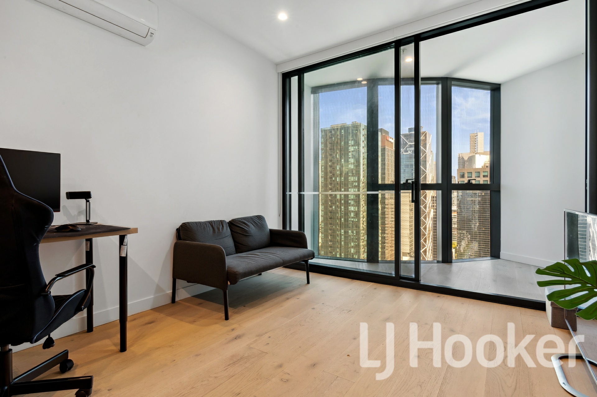 3401/228 La Trobe Street, MELBOURNE