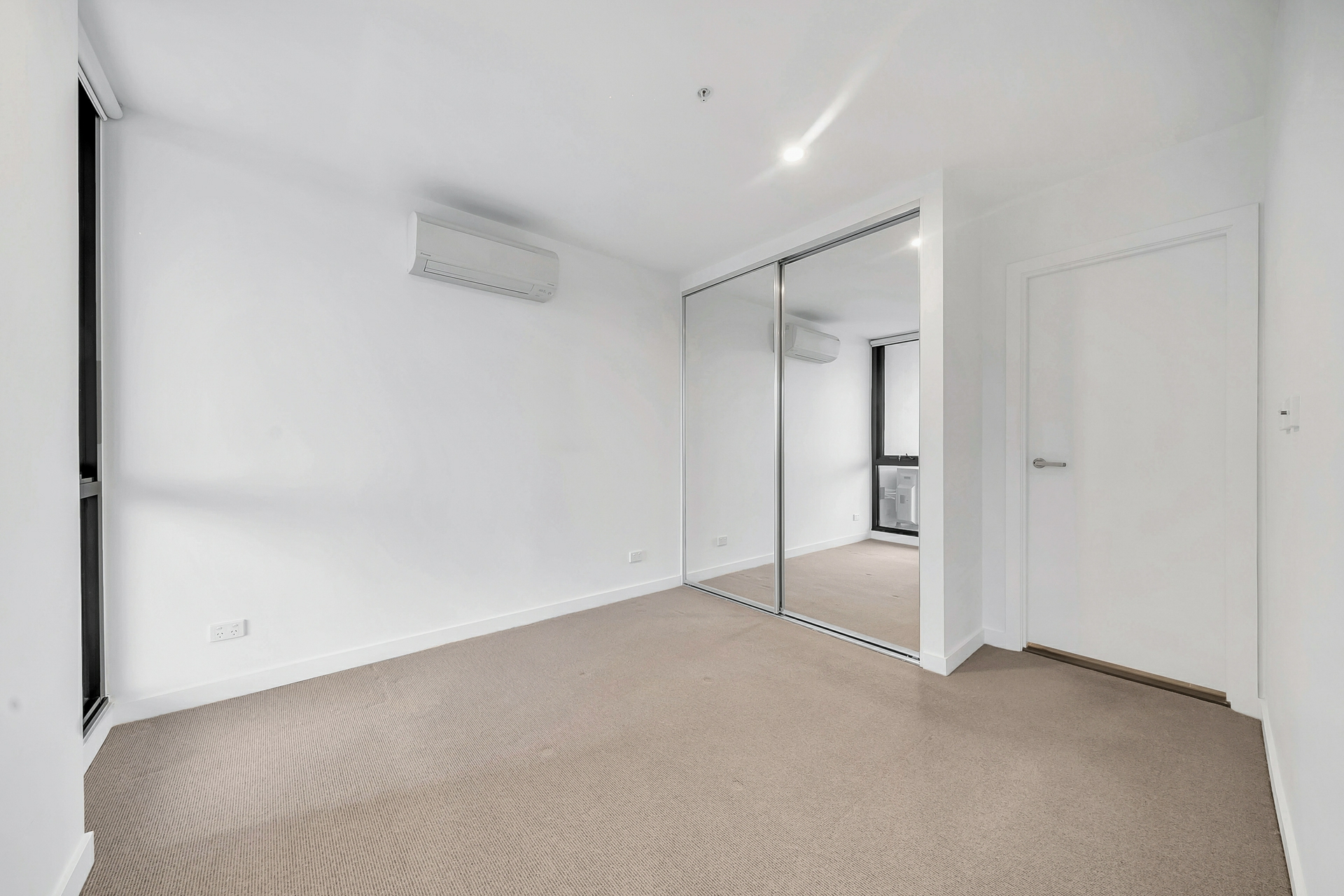 809/1060 Dandenong Road, CARNEGIE