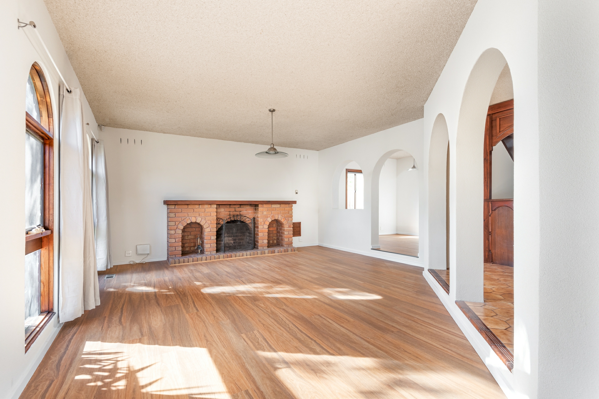 70 Buckmaster Drive — photo 2 of 10