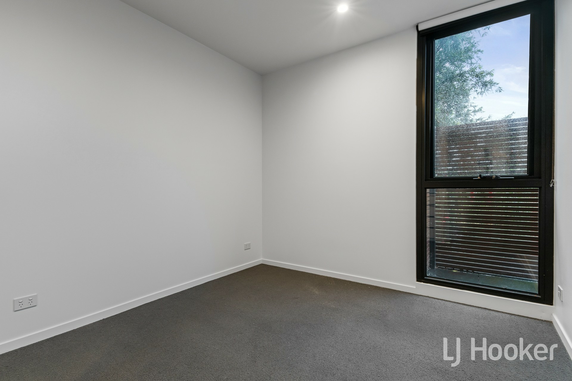106/6 Thiele Street — photo 3 of 8