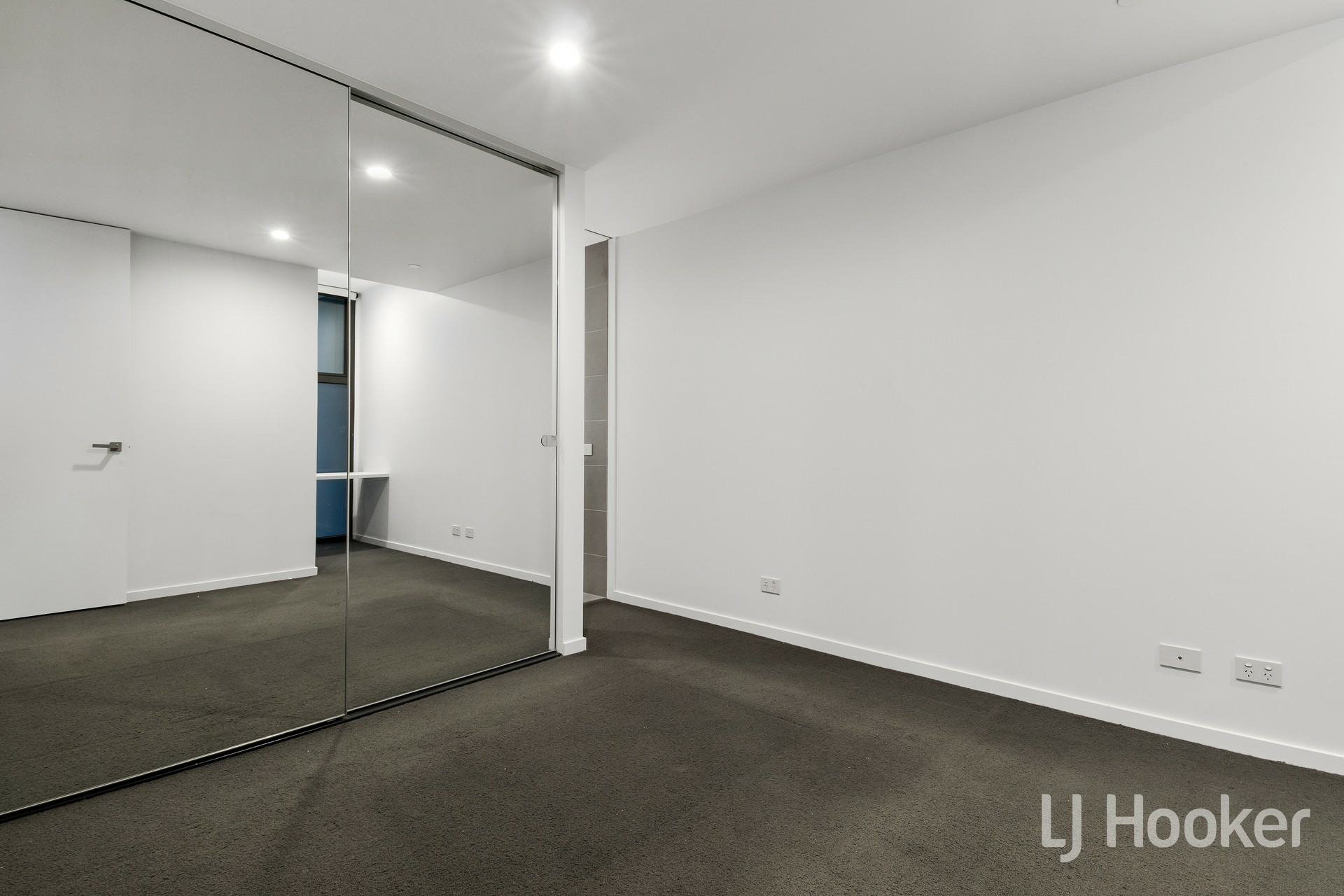 106/6 Thiele Street — photo 4 of 8
