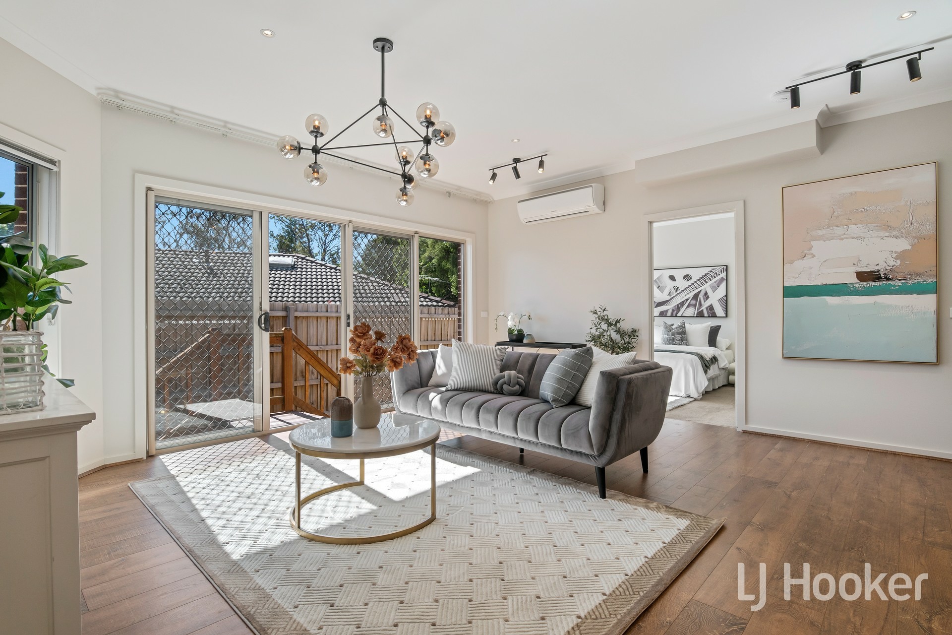 2/11 Stuart Crescent — photo 3 of 10