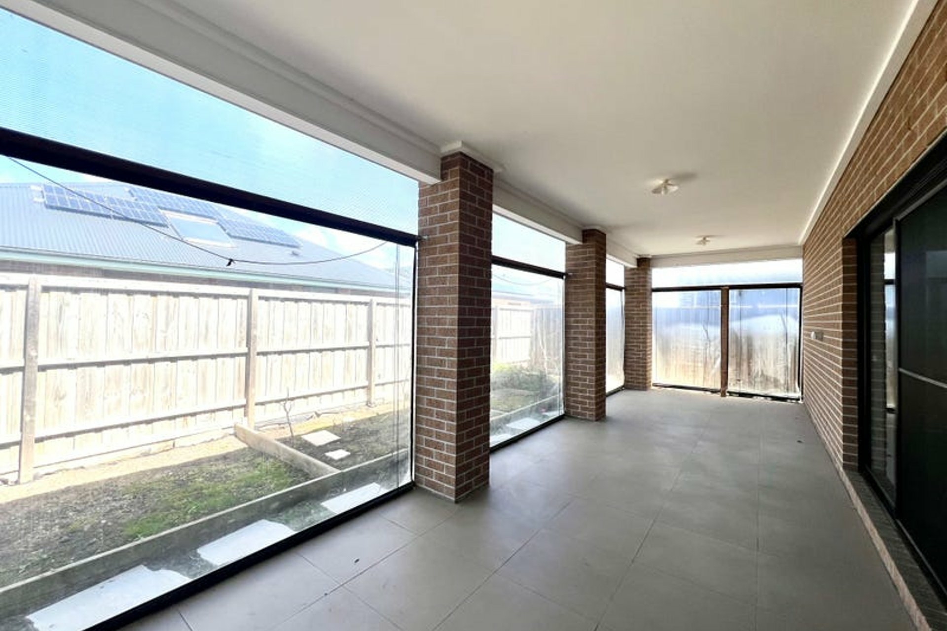 21 Hemsworth Street — photo 2 of 15