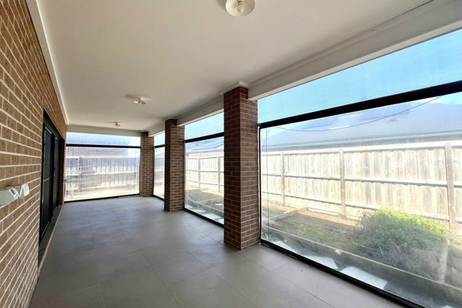 21 Hemsworth Street — photo 3 of 15