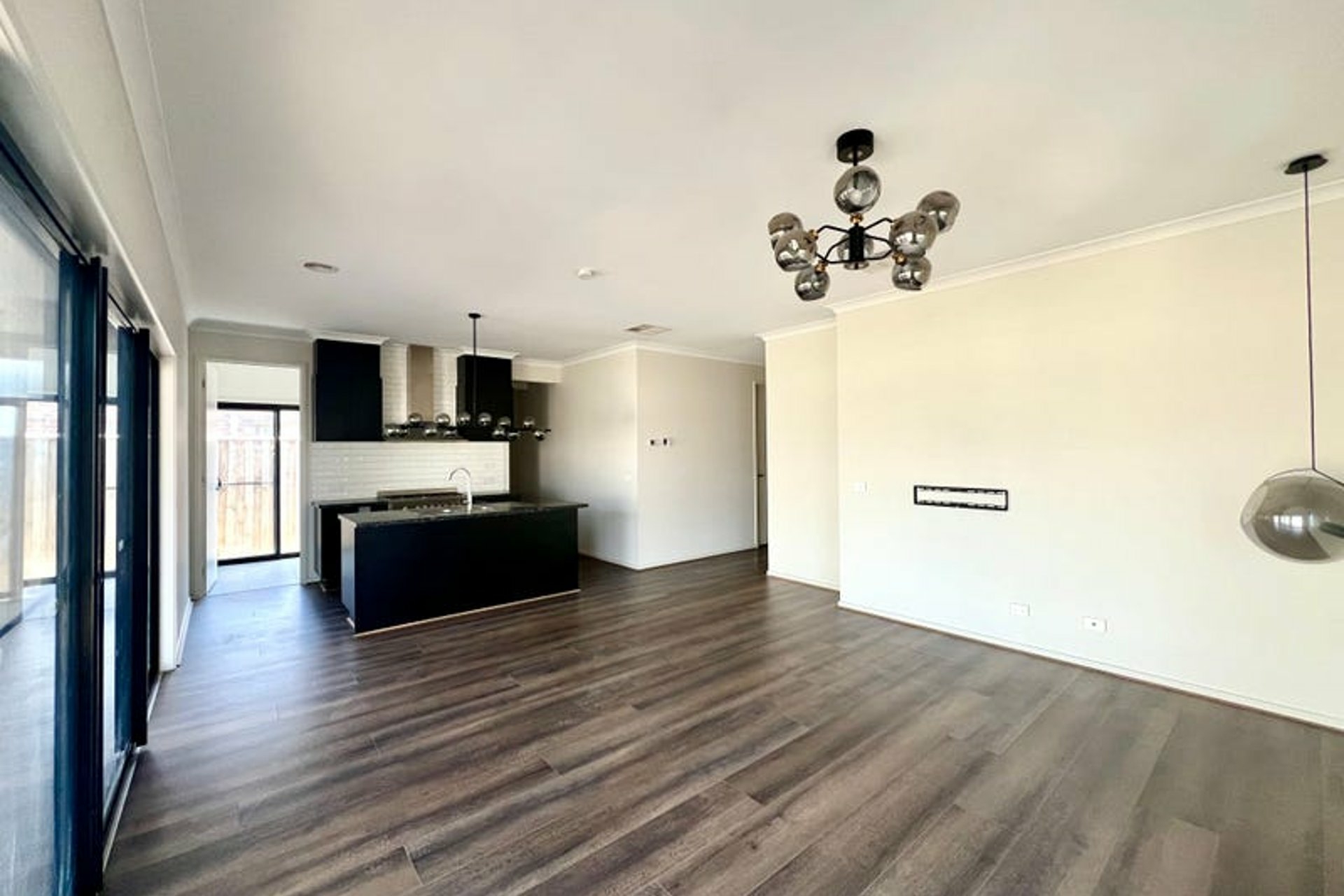 21 Hemsworth Street — photo 4 of 15