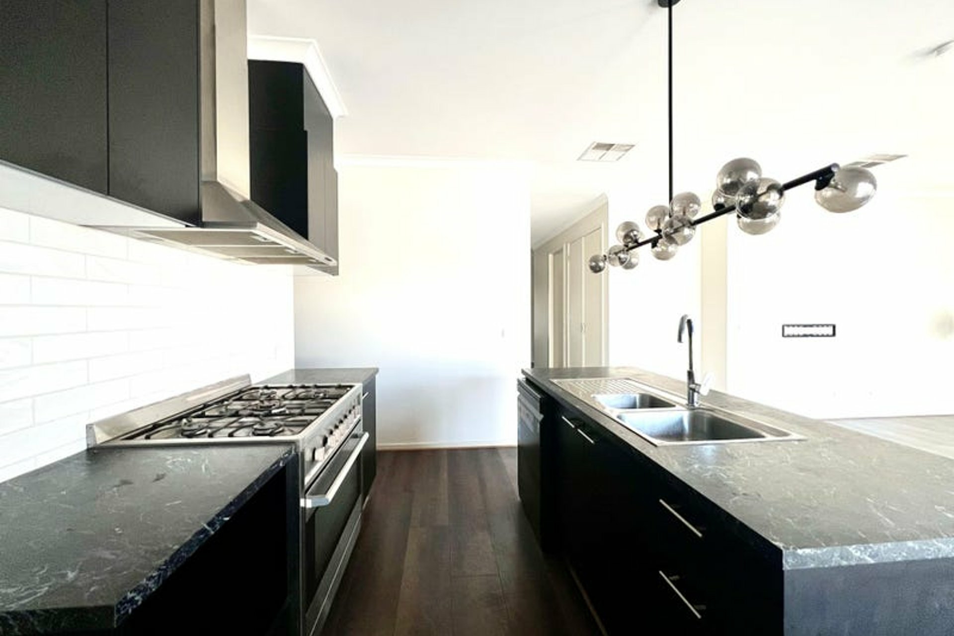 21 Hemsworth Street — photo 5 of 15