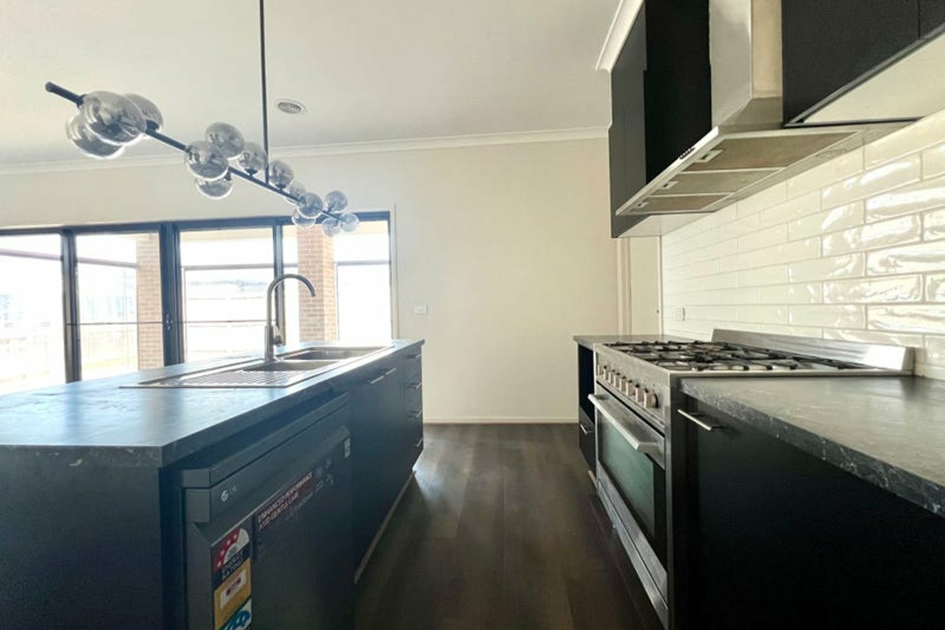 21 Hemsworth Street — photo 6 of 15
