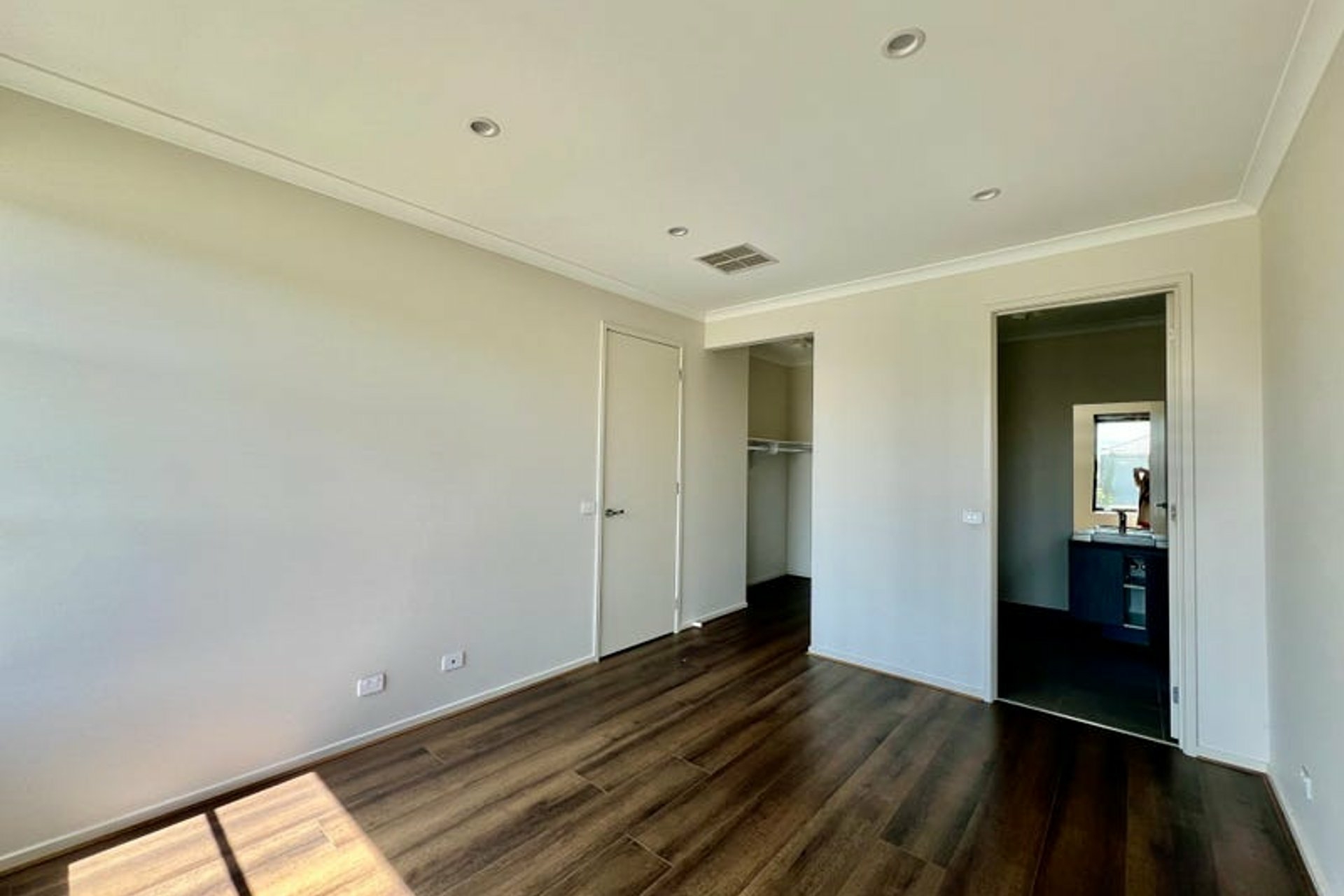 21 Hemsworth Street — photo 8 of 15