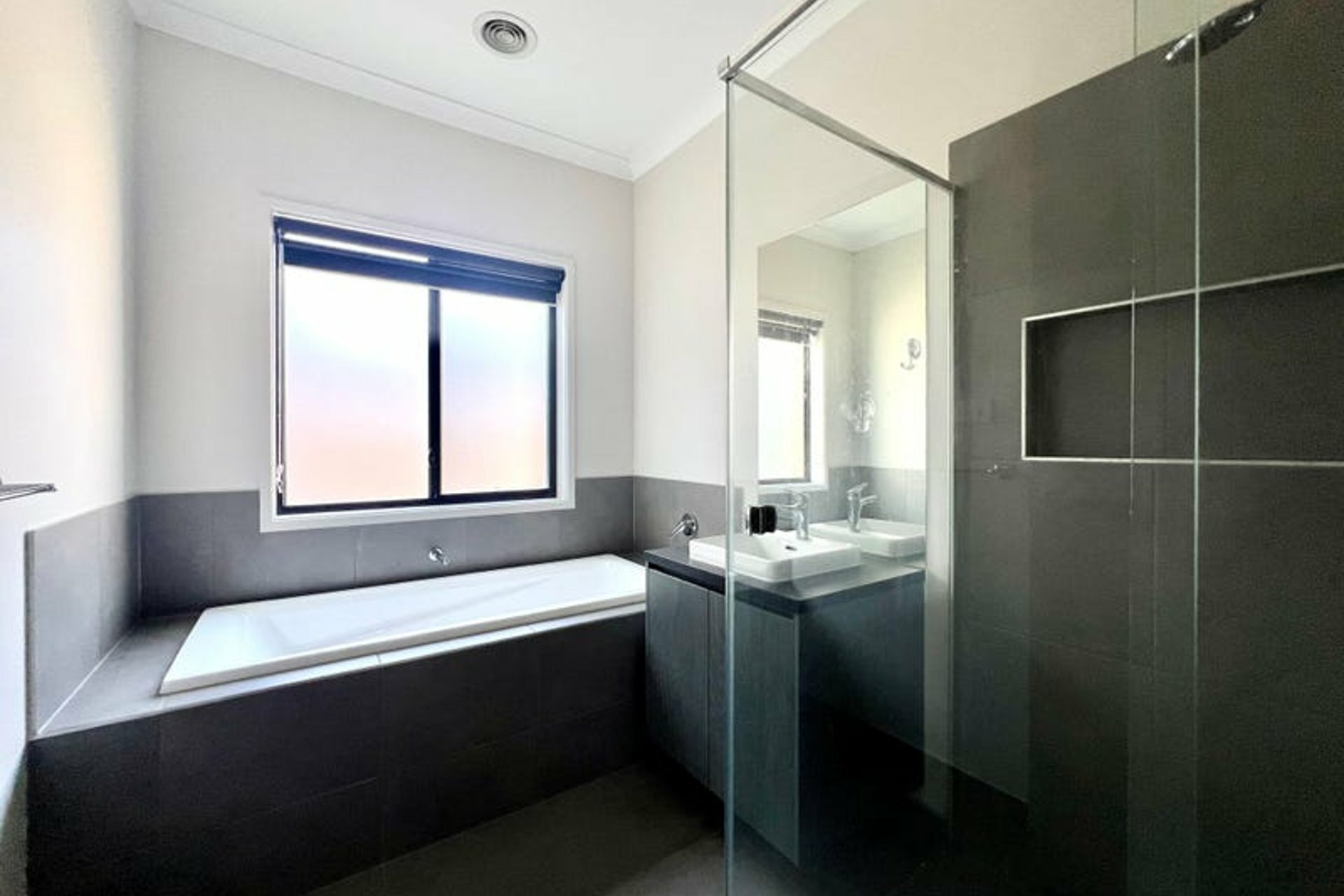 21 Hemsworth Street — photo 10 of 15