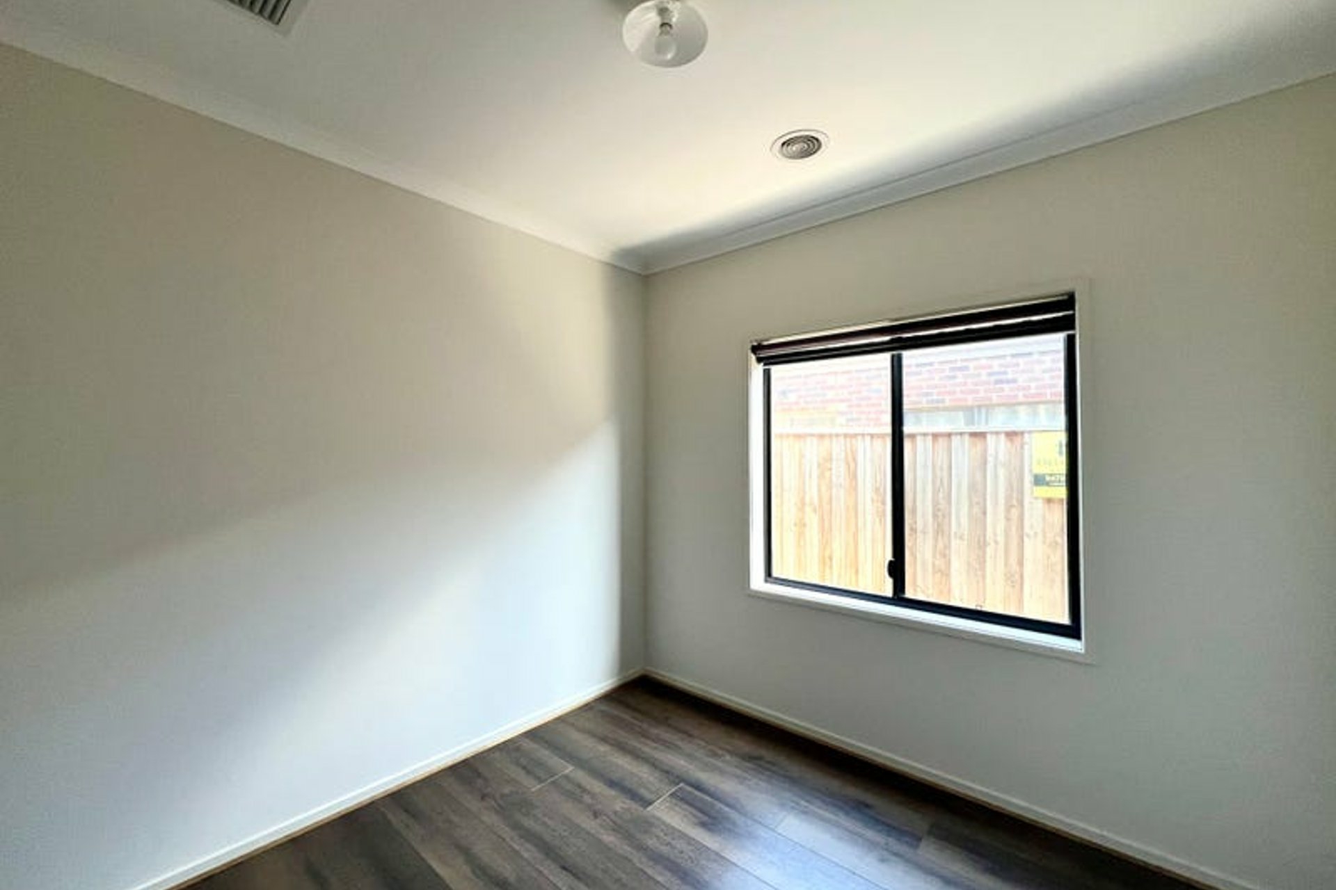 21 Hemsworth Street — photo 11 of 15