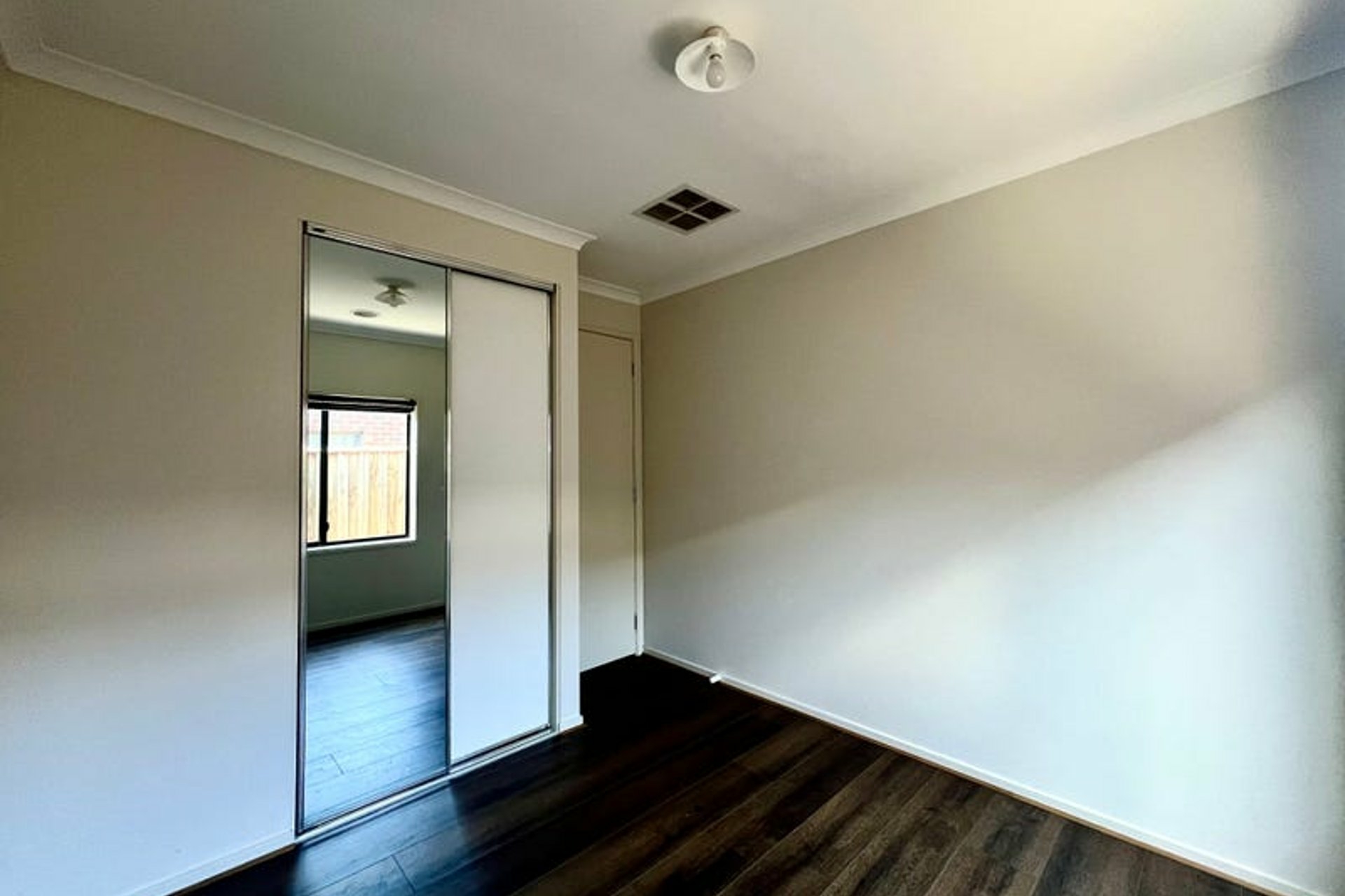 21 Hemsworth Street — photo 12 of 15