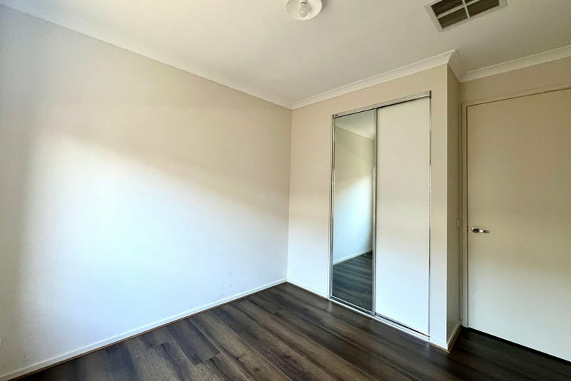 21 Hemsworth Street — photo 13 of 15