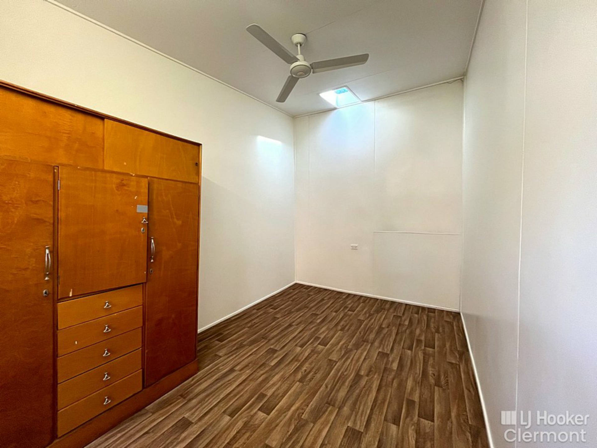 24 Capella Street — photo 11 of 13