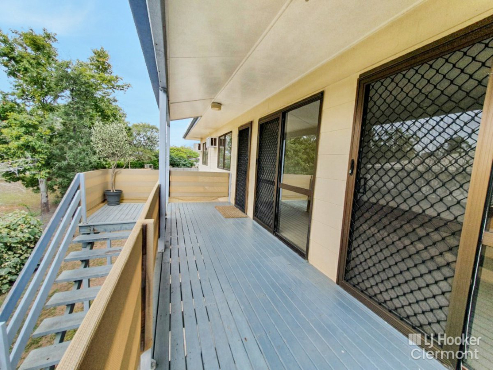 7 Carina Crescent — photo 2 of 26