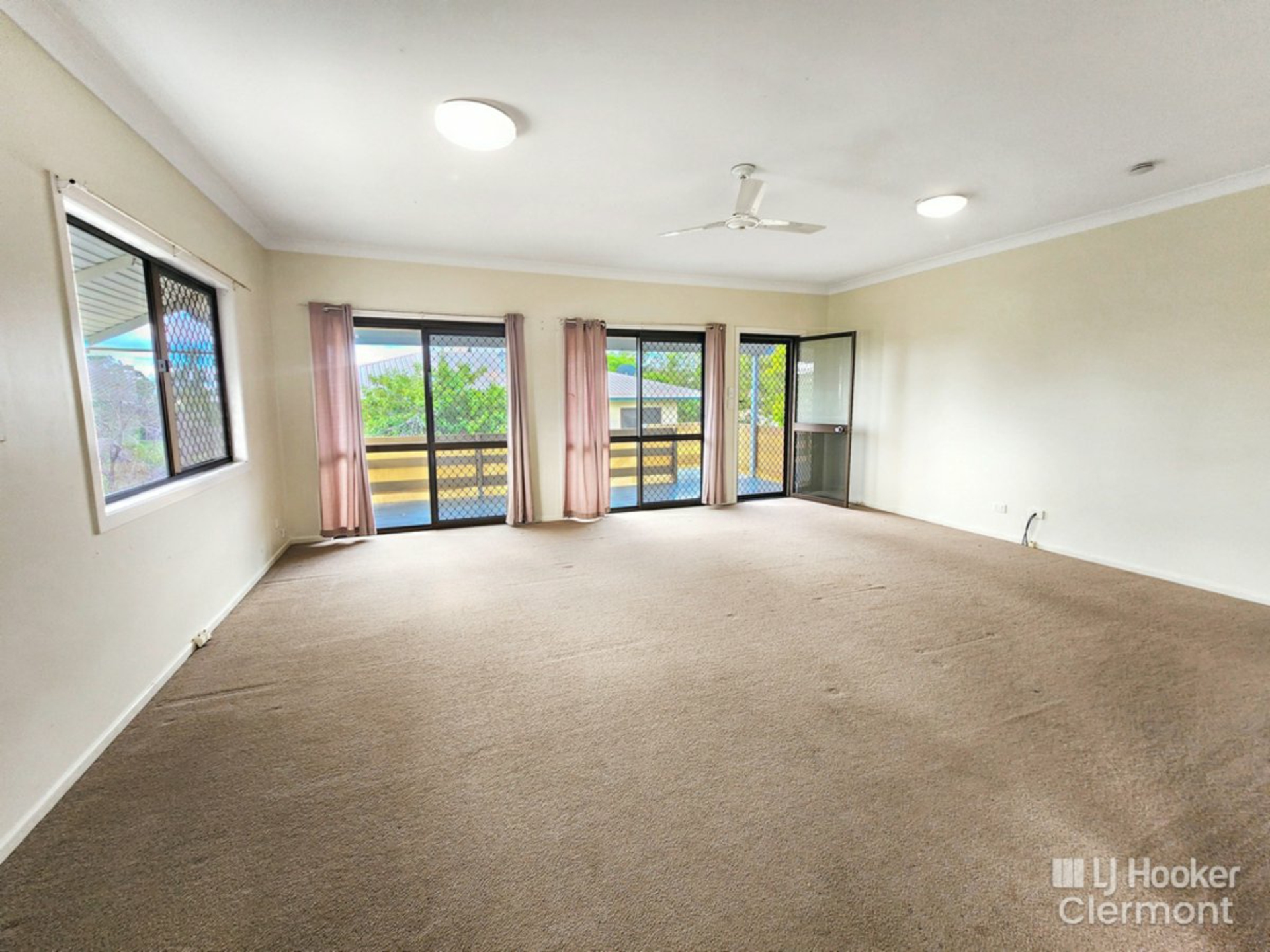 7 Carina Crescent — photo 3 of 26