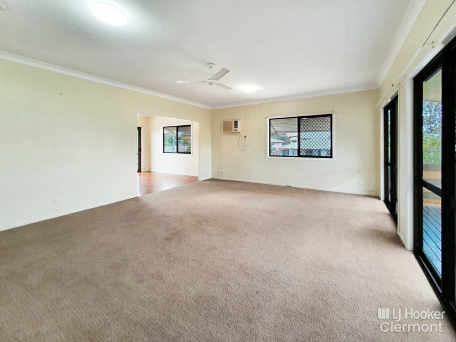 7 Carina Crescent — photo 4 of 26