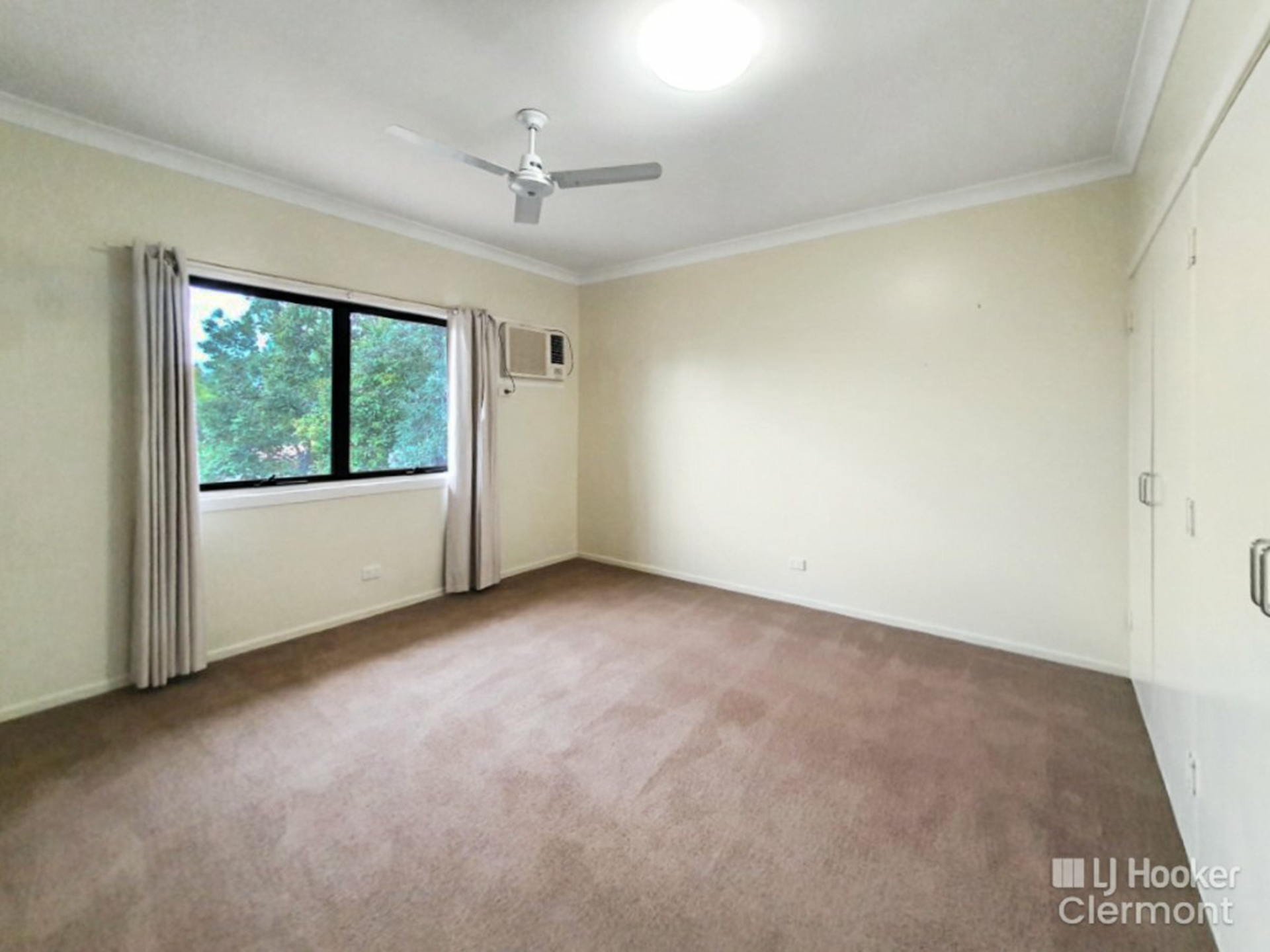 7 Carina Crescent — photo 10 of 26