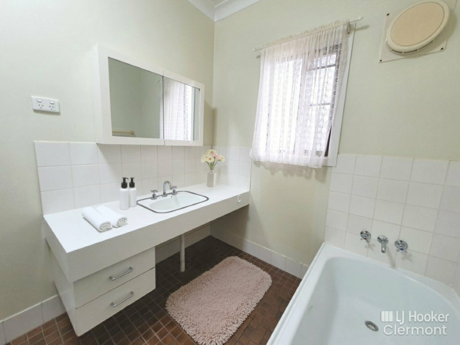 7 Carina Crescent — photo 17 of 26