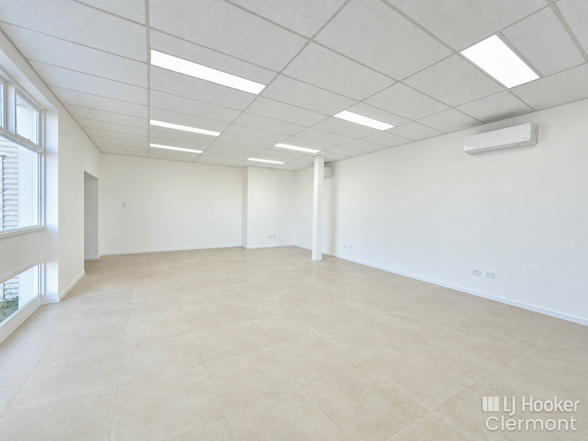 Shop / Office/22 Capella Street — photo 2 of 12