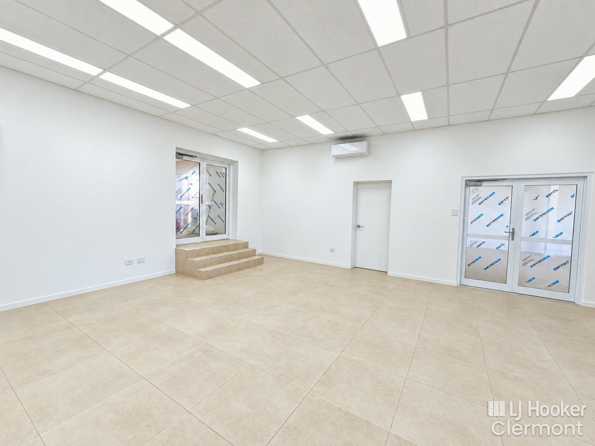 Shop / Office/22 Capella Street — photo 5 of 12
