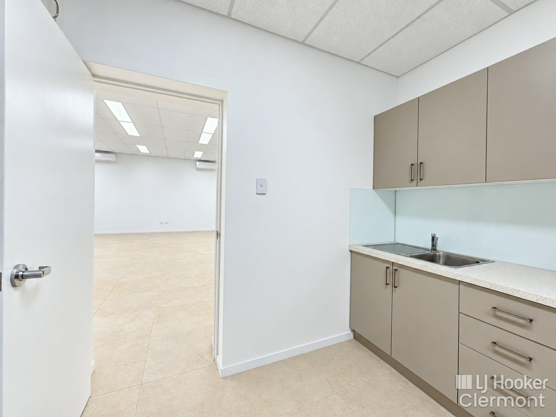 Shop / Office/22 Capella Street — photo 7 of 12