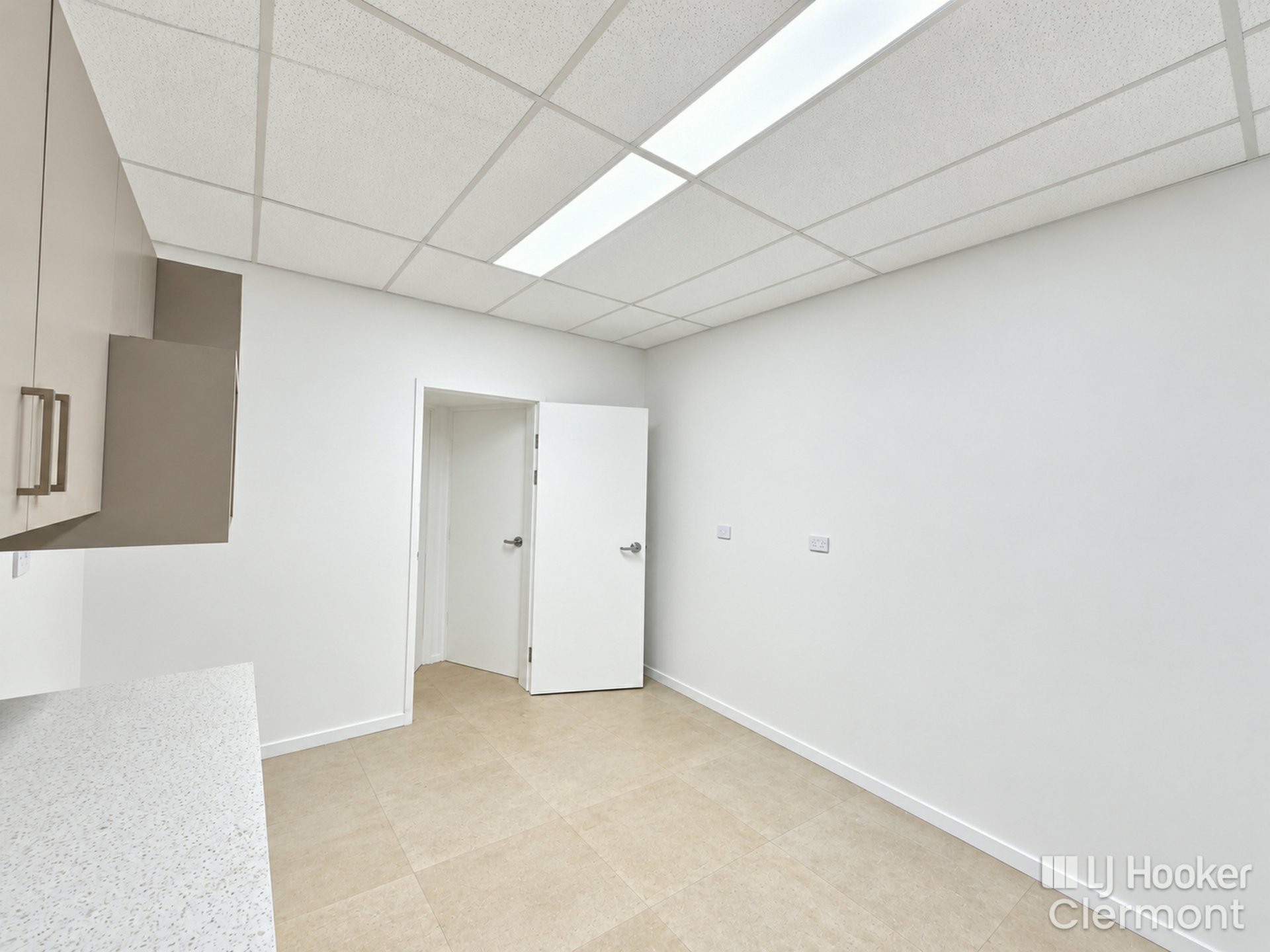 Shop / Office/22 Capella Street — photo 8 of 12