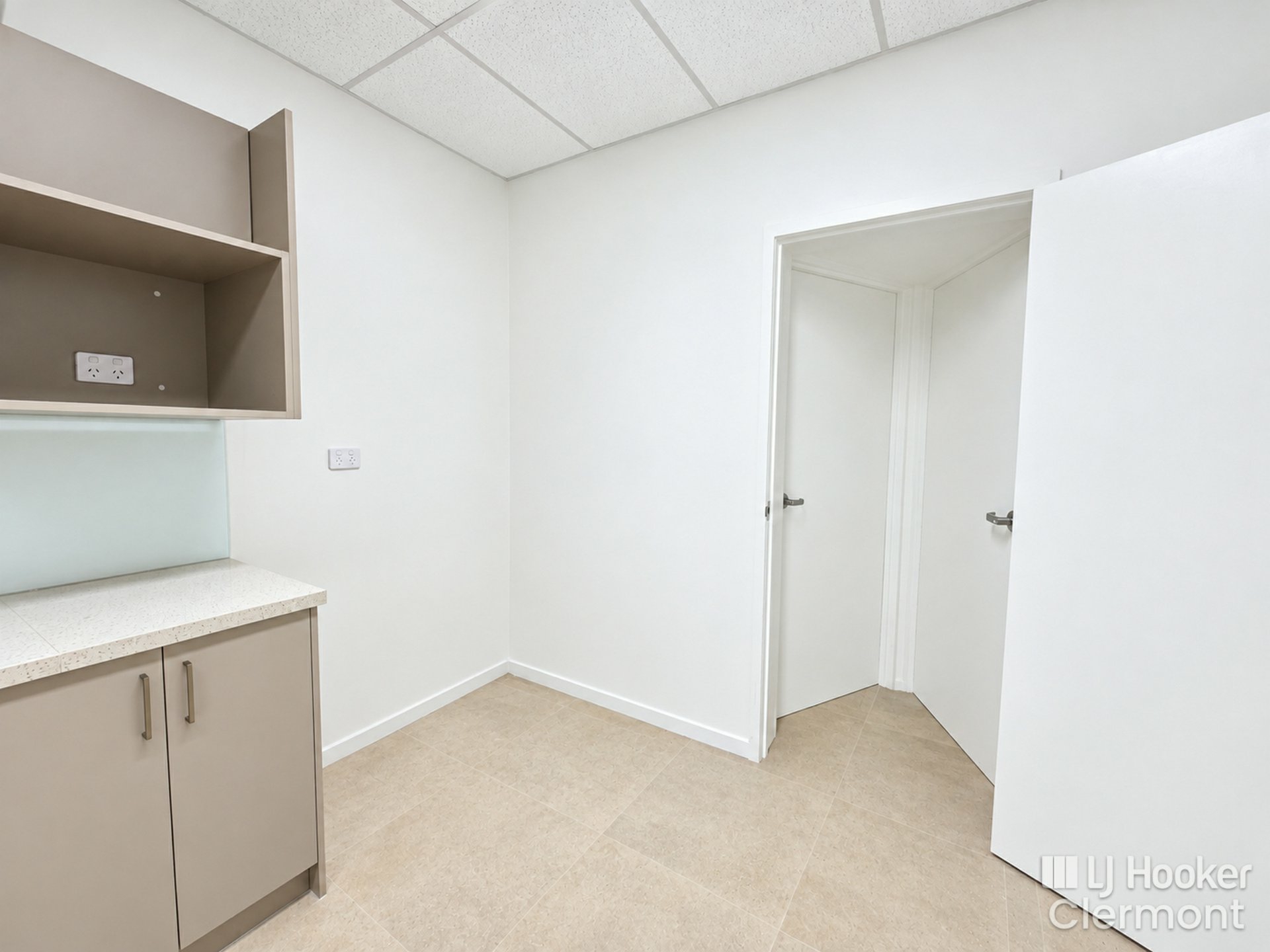Shop / Office/22 Capella Street — photo 9 of 12