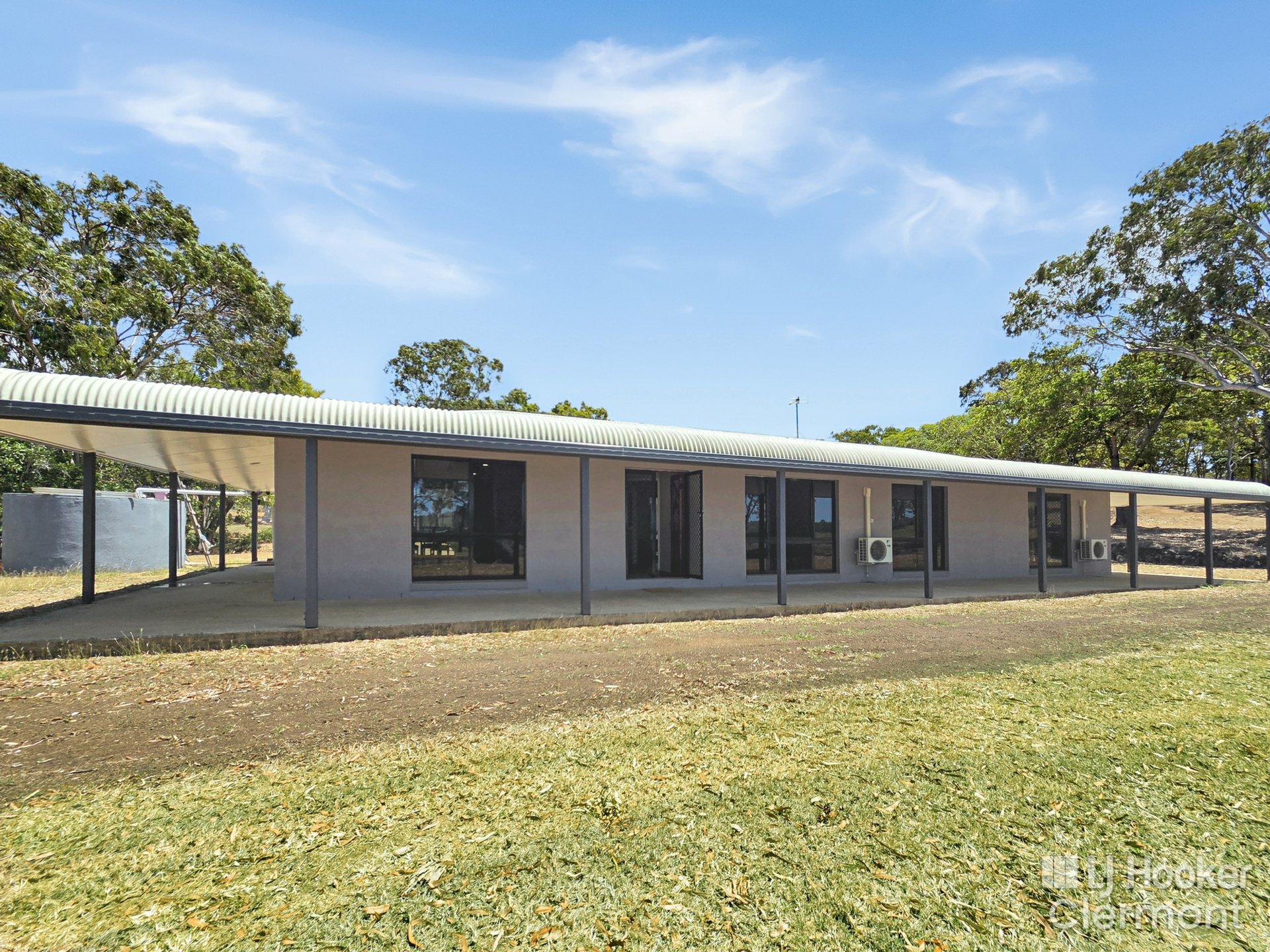 546-562 Miran Khan Drive — photo 3 of 29