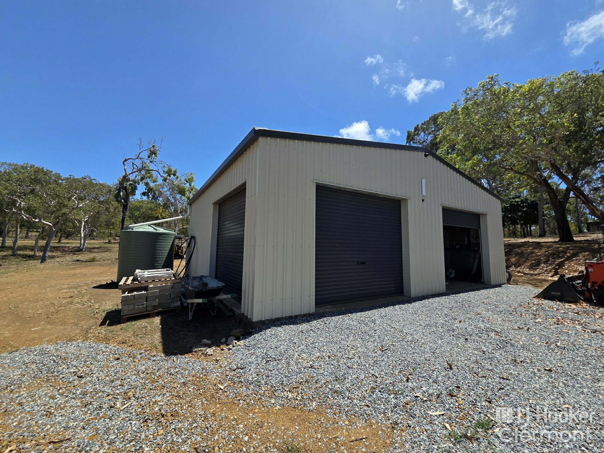 546-562 Miran Khan Drive — photo 5 of 29