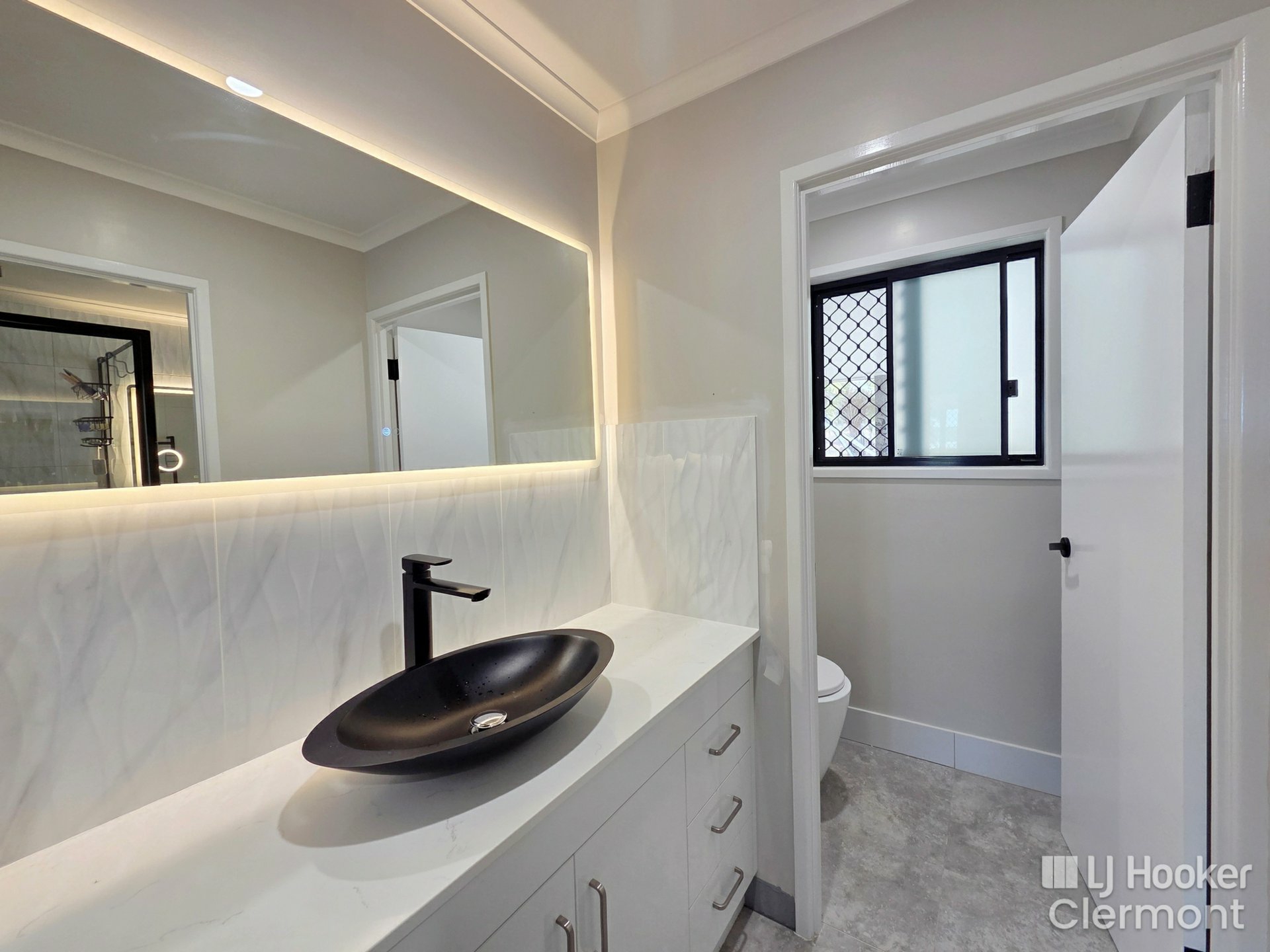 546-562 Miran Khan Drive — photo 12 of 29