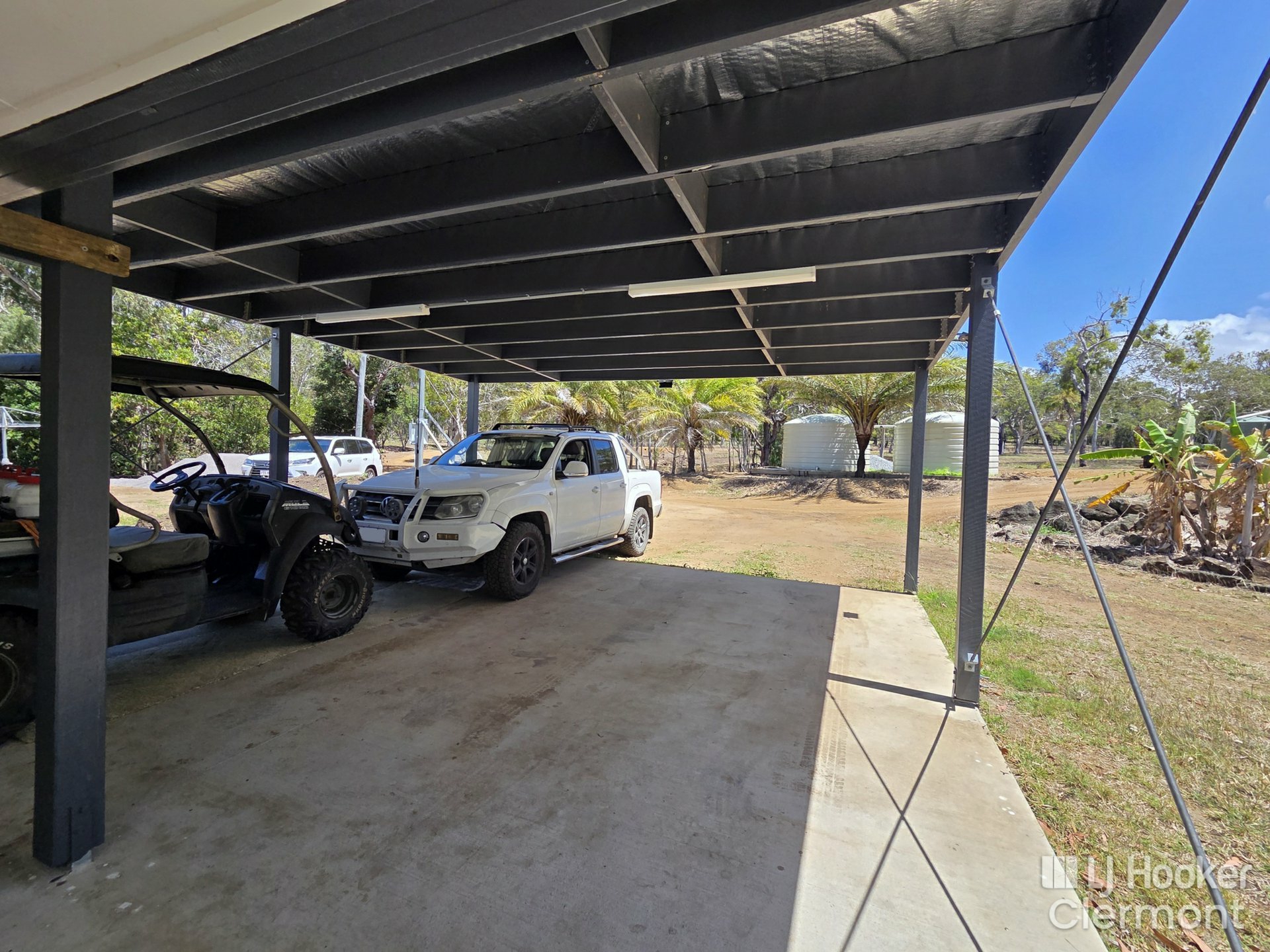 546-562 Miran Khan Drive — photo 13 of 29