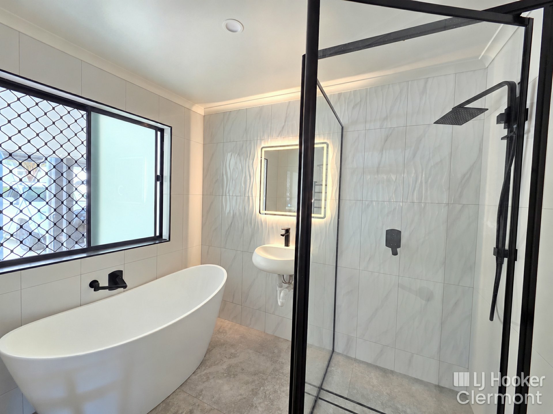 546-562 Miran Khan Drive — photo 19 of 29
