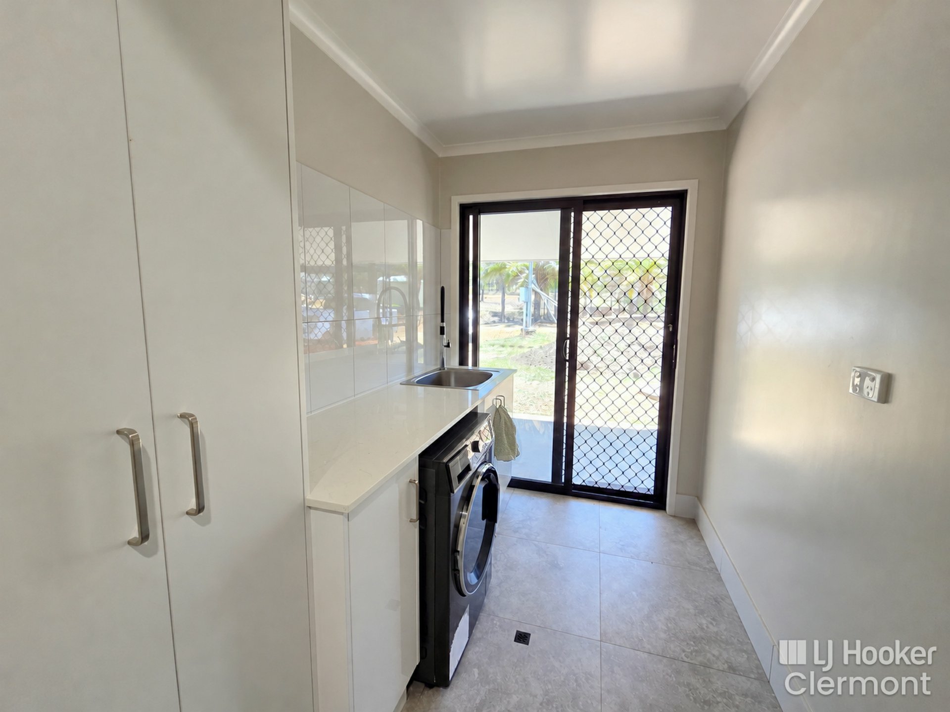 546-562 Miran Khan Drive — photo 21 of 29