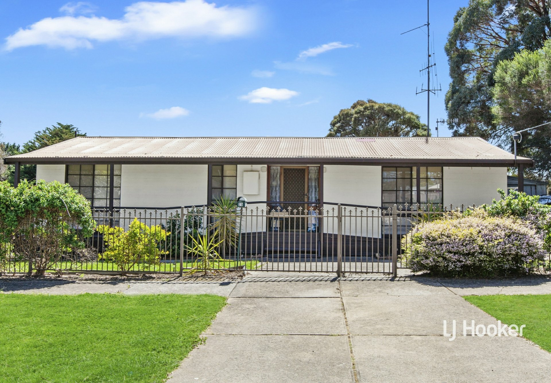 25 High Street, Broadford