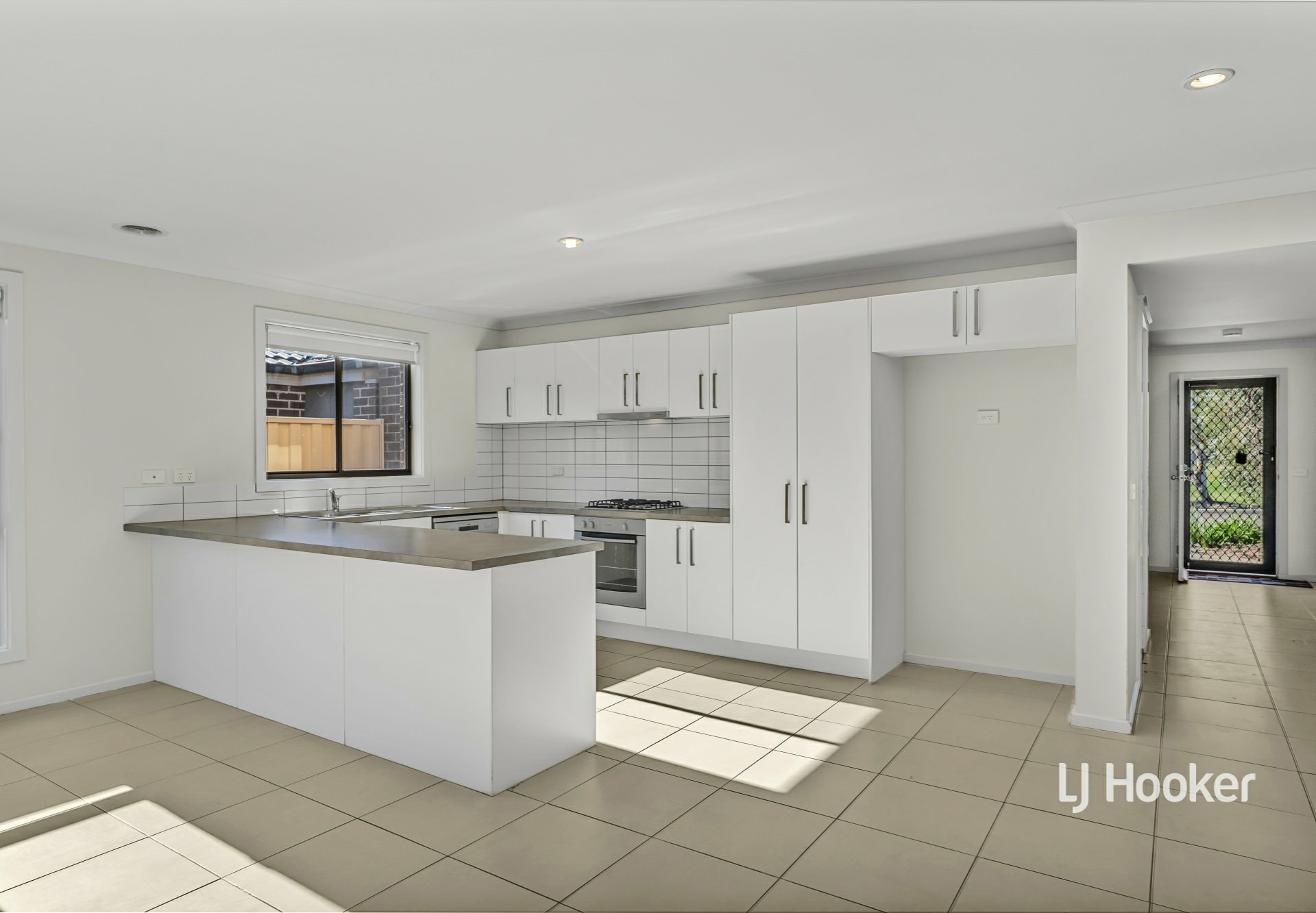 19 Pauline Way — photo 3 of 11