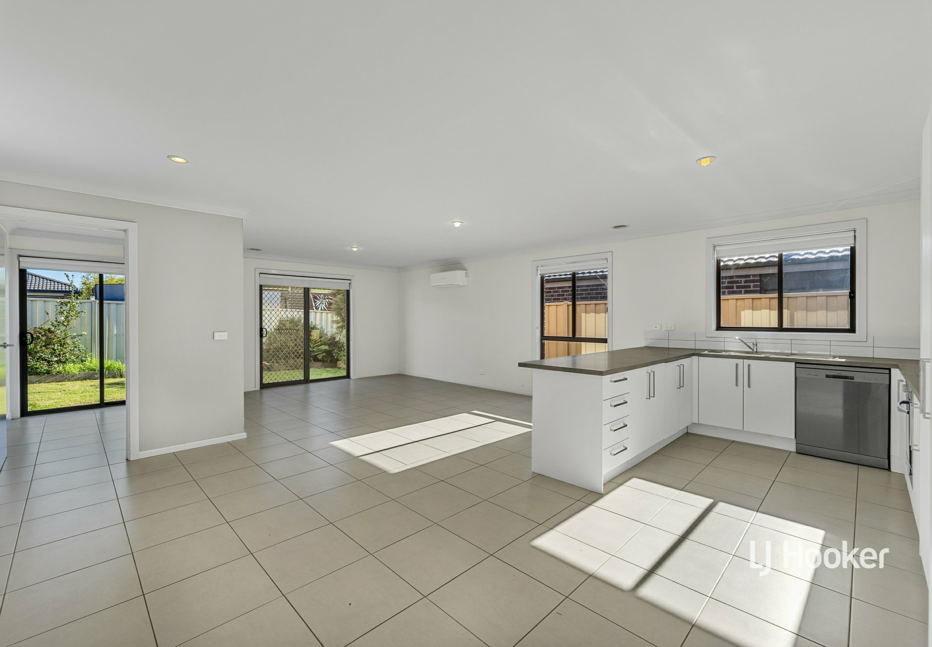 19 Pauline Way — photo 5 of 11