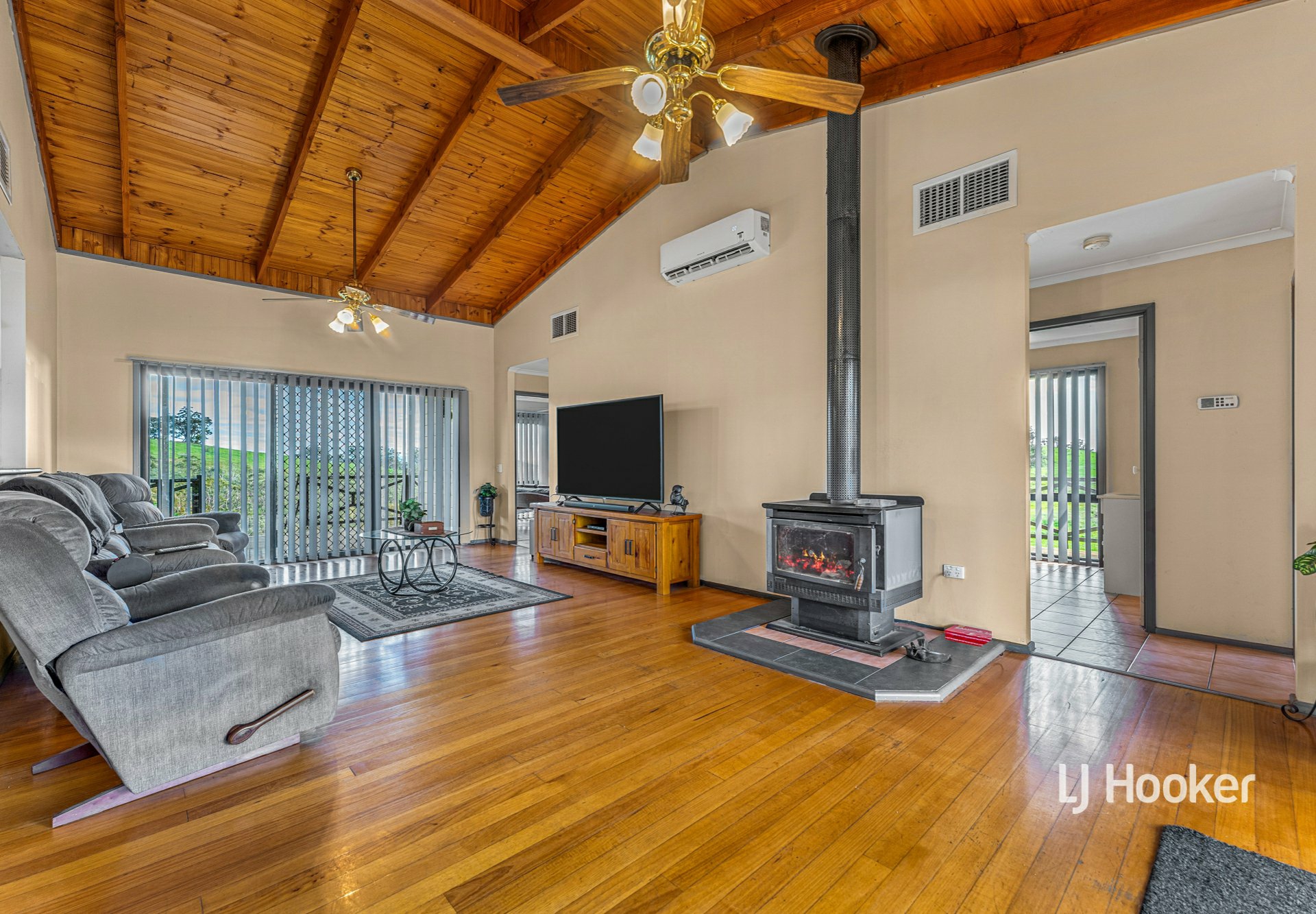 25 Elliotts Road — photo 4 of 24